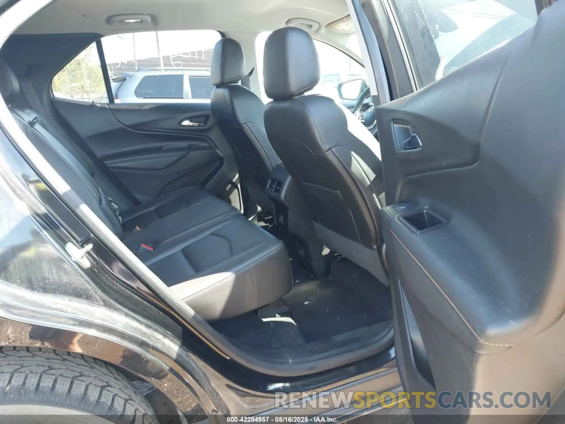 8 Photograph of a damaged car 2GNAXXEV0K6172690 CHEVROLET EQUINOX 2019