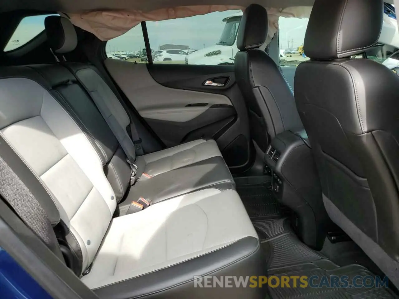 11 Photograph of a damaged car 2GNAXXEV0K6196729 CHEVROLET EQUINOX 2019