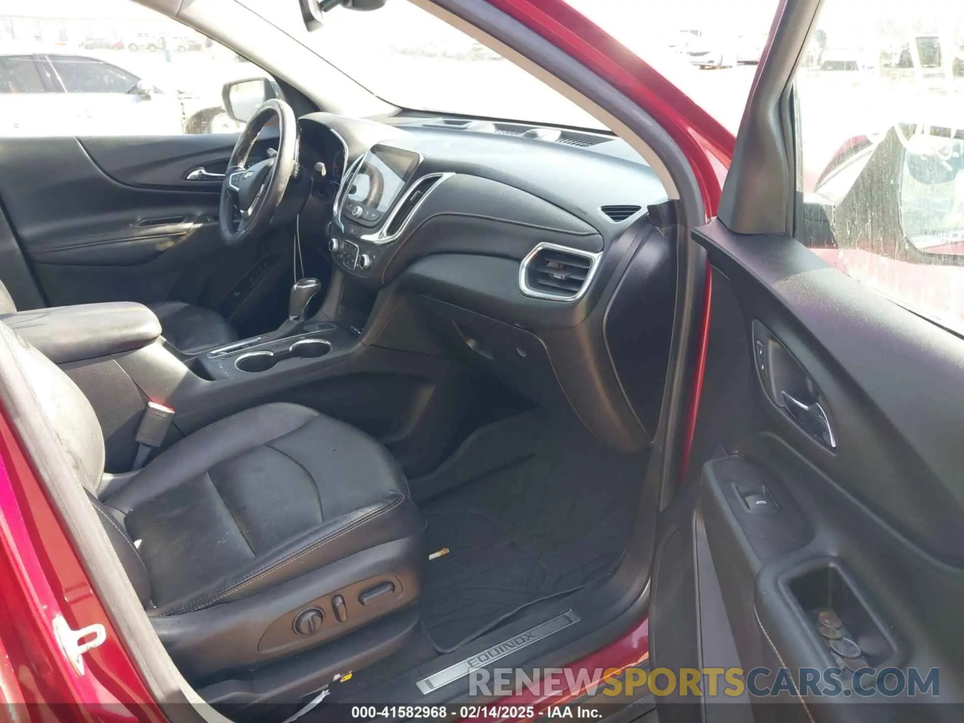 5 Photograph of a damaged car 2GNAXXEV1K6205826 CHEVROLET EQUINOX 2019