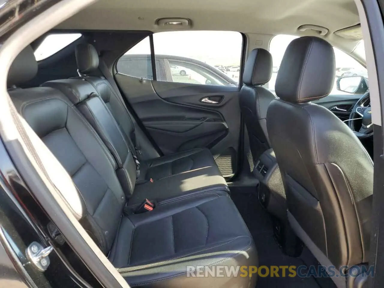 10 Photograph of a damaged car 2GNAXXEV2K6138654 CHEVROLET EQUINOX 2019