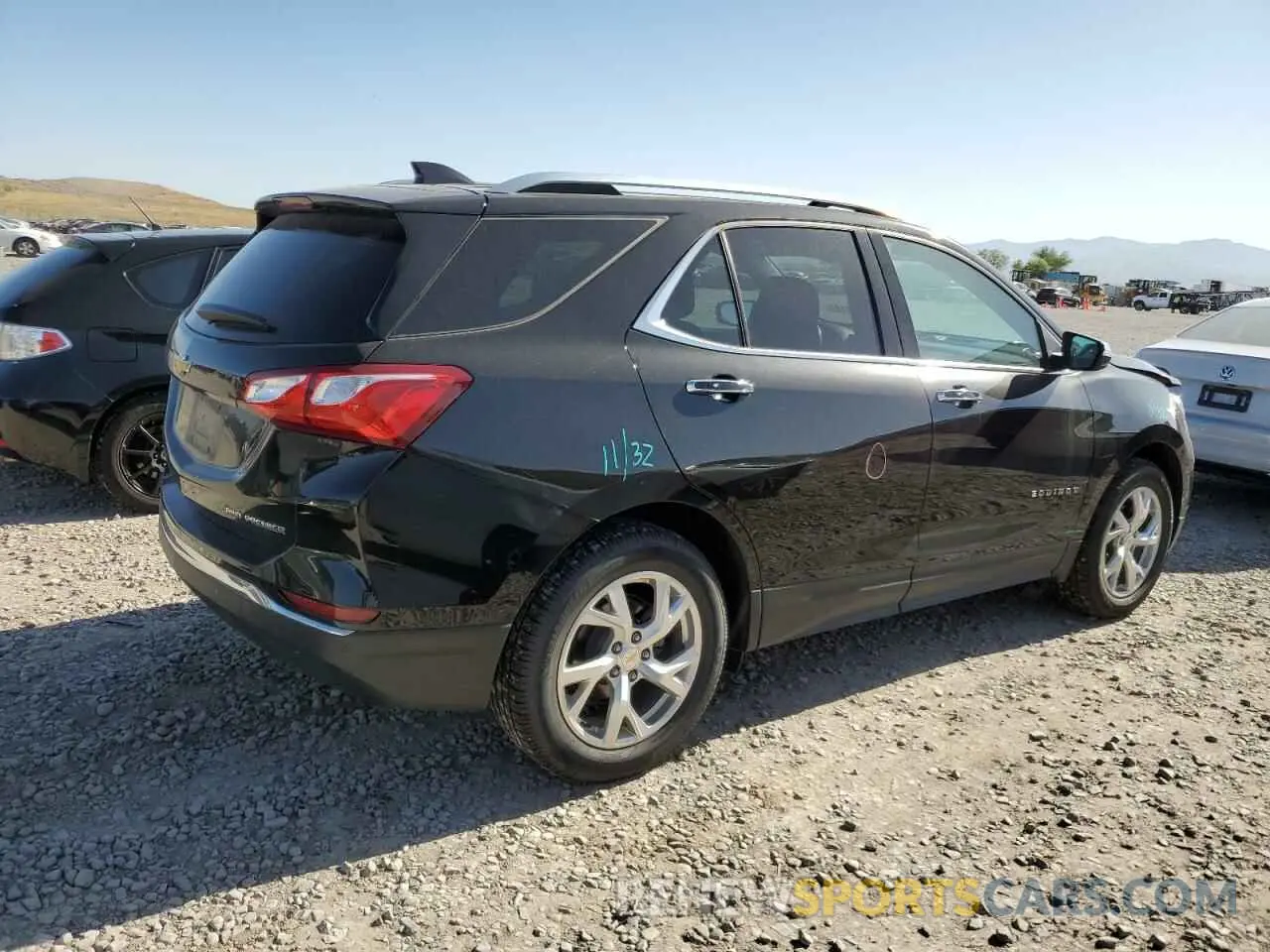 3 Photograph of a damaged car 2GNAXXEV2K6138654 CHEVROLET EQUINOX 2019