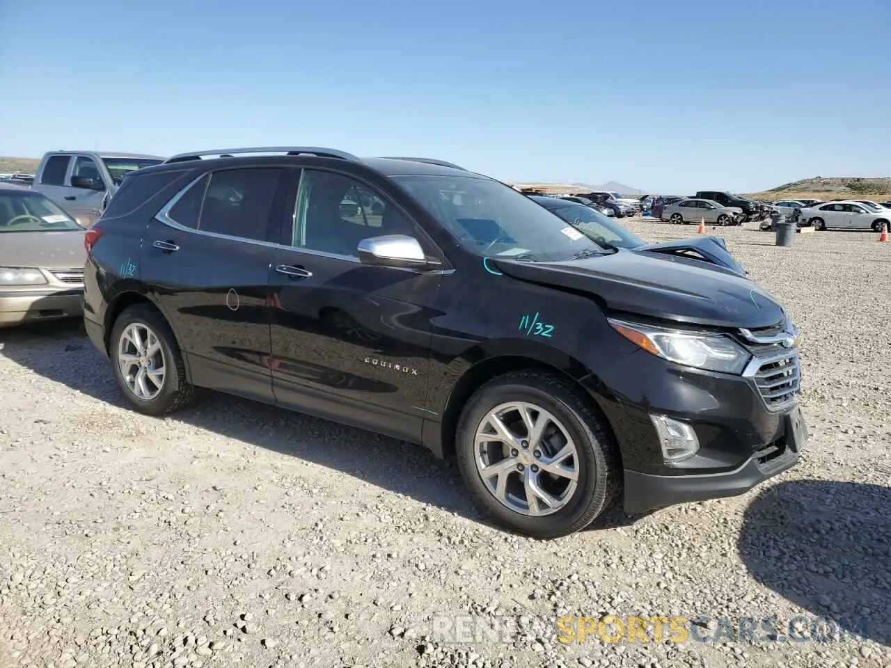 4 Photograph of a damaged car 2GNAXXEV2K6138654 CHEVROLET EQUINOX 2019