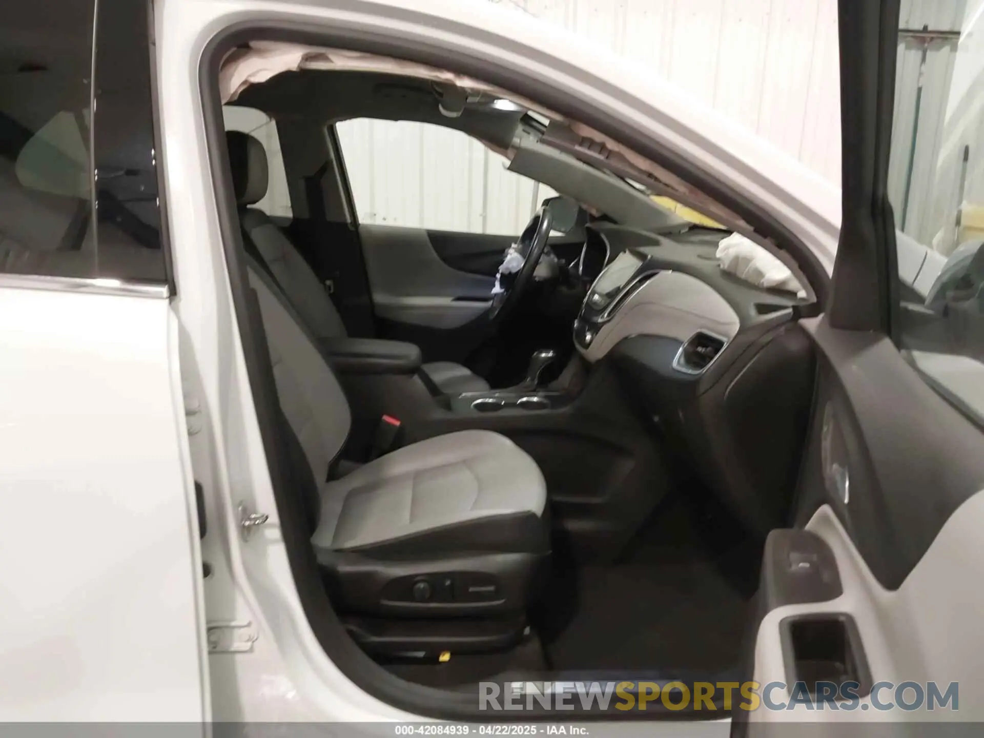 5 Photograph of a damaged car 2GNAXXEV3K6265784 CHEVROLET EQUINOX 2019