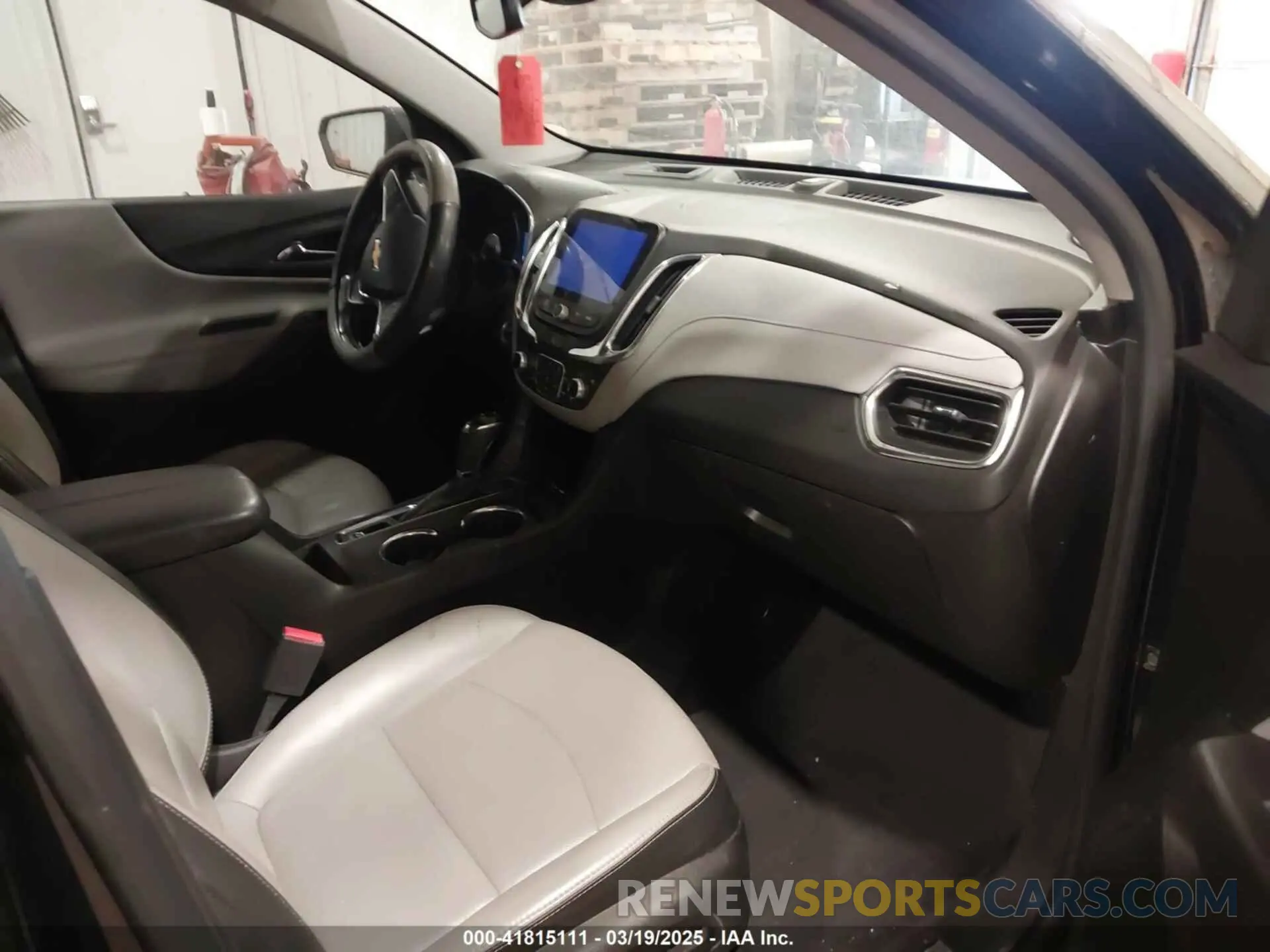 5 Photograph of a damaged car 2GNAXXEV4K6204721 CHEVROLET EQUINOX 2019
