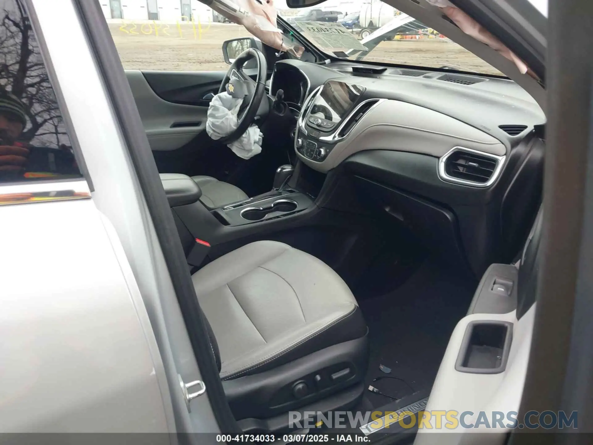 5 Photograph of a damaged car 2GNAXXEV9K6276823 CHEVROLET EQUINOX 2019