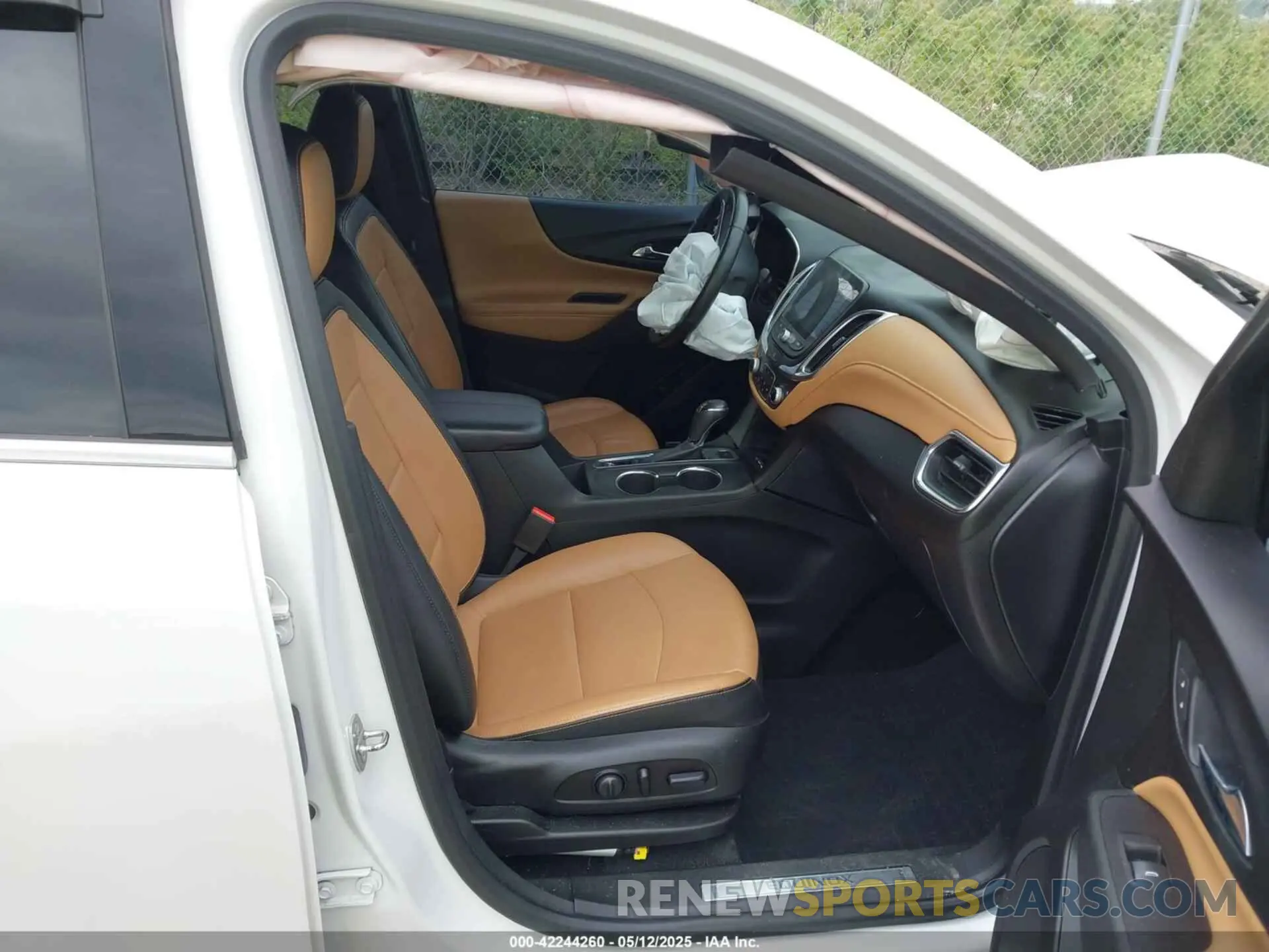 5 Photograph of a damaged car 2GNAXXEVXK6253521 CHEVROLET EQUINOX 2019