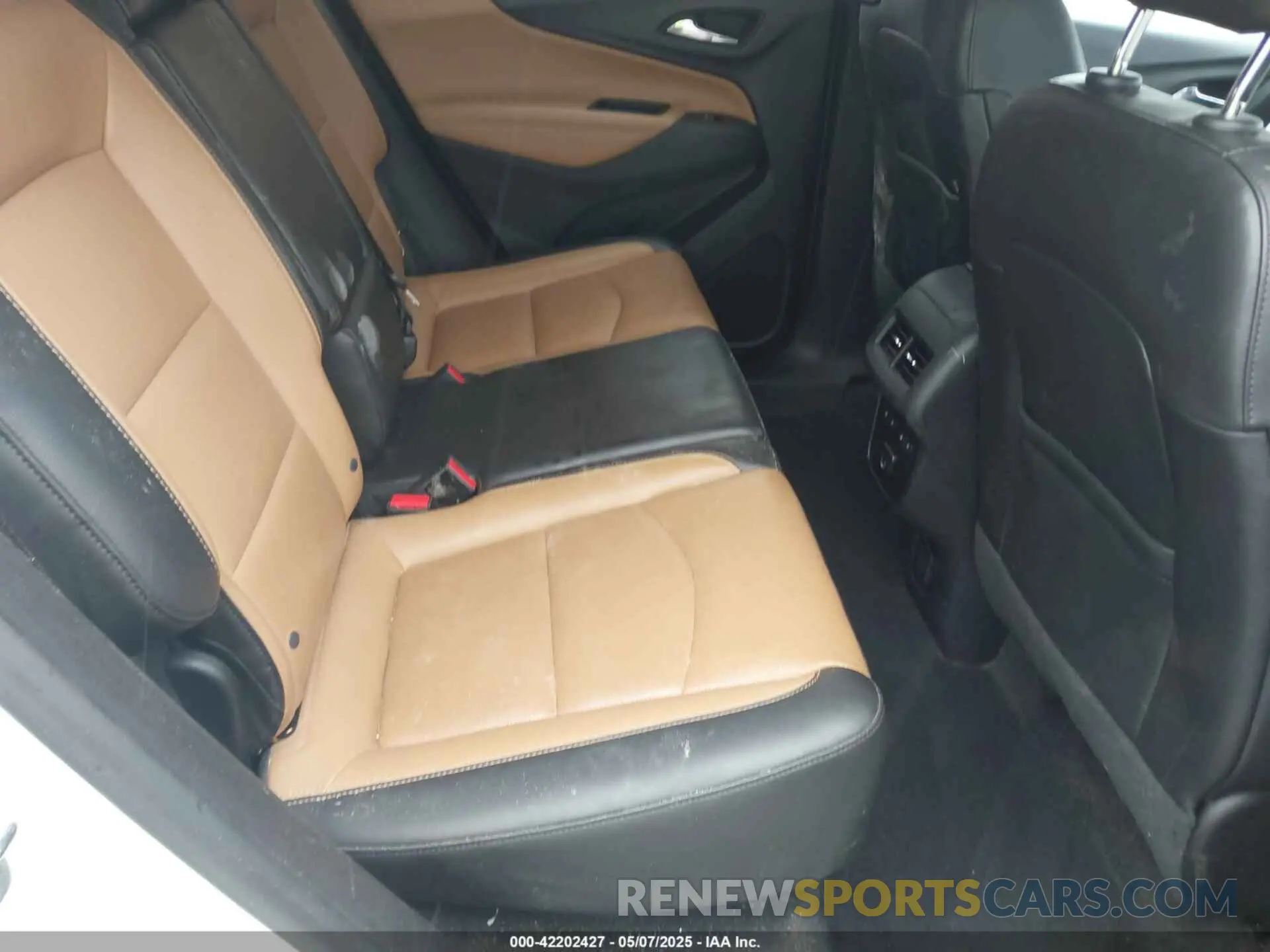 8 Photograph of a damaged car 2GNAXYEX0K6192106 CHEVROLET EQUINOX 2019