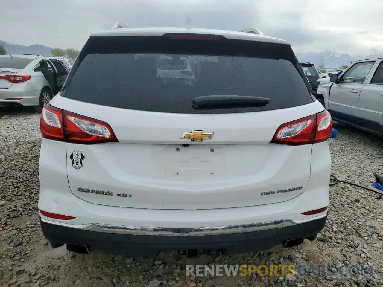6 Photograph of a damaged car 2GNAXYEX1K6127815 CHEVROLET EQUINOX 2019