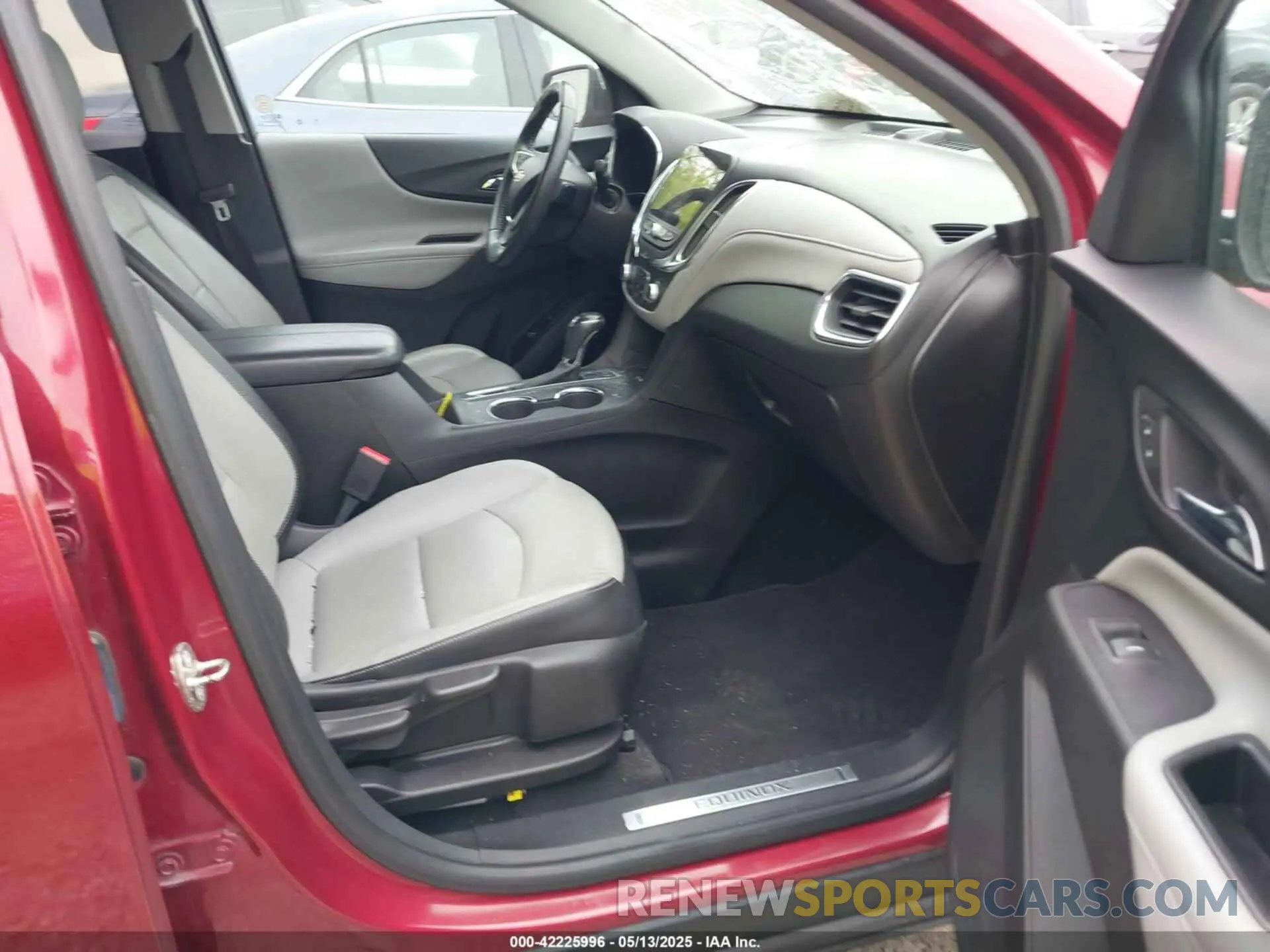 5 Photograph of a damaged car 2GNAXYEX2K6234176 CHEVROLET EQUINOX 2019