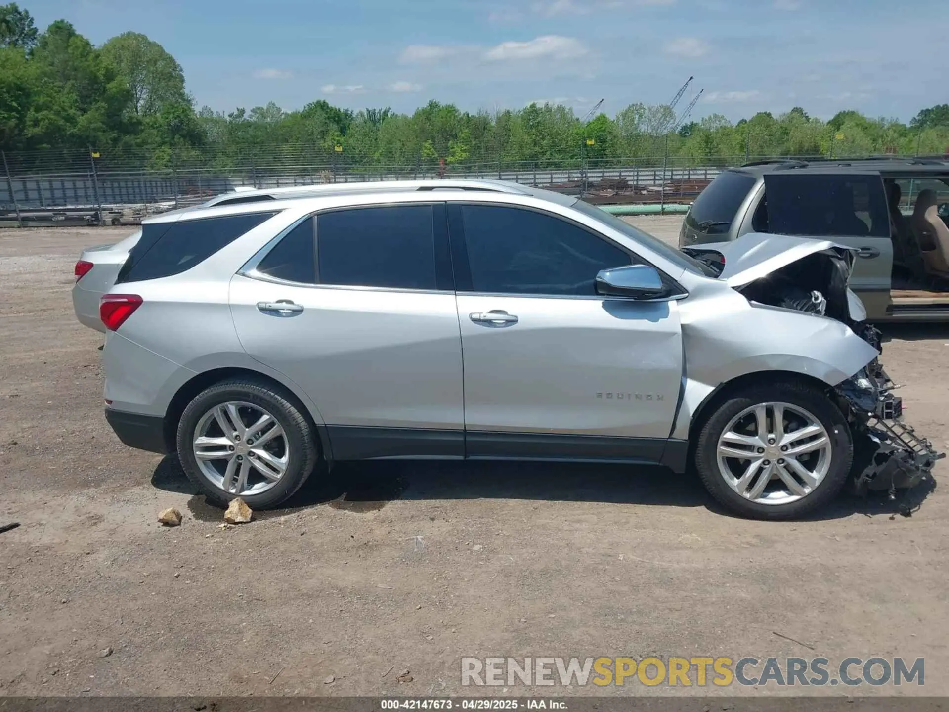 13 Photograph of a damaged car 2GNAXYEX4K6212986 CHEVROLET EQUINOX 2019