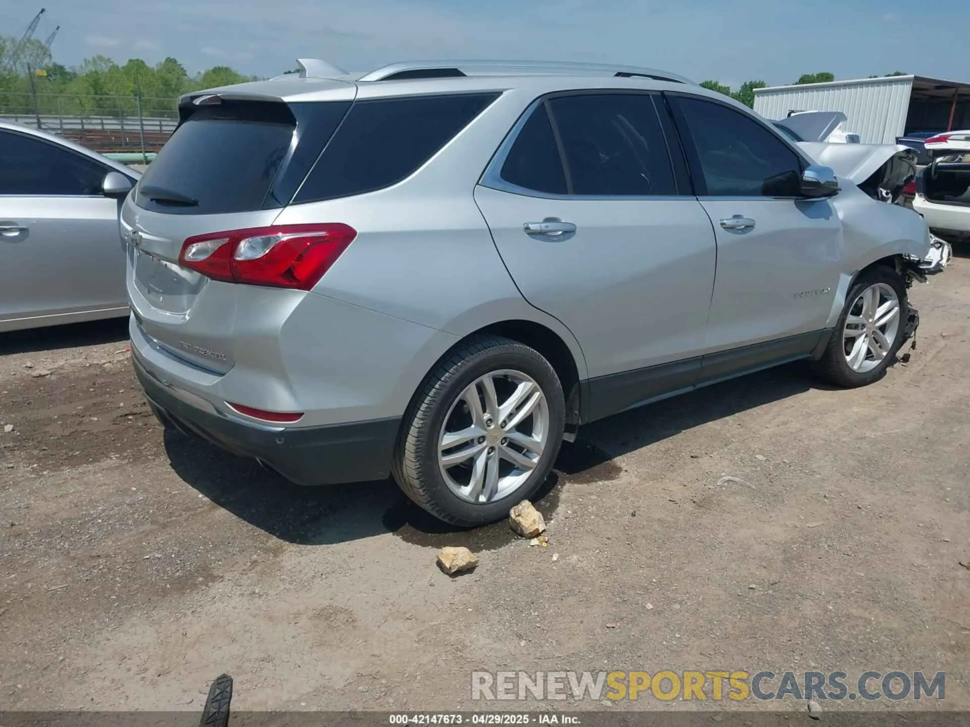 4 Photograph of a damaged car 2GNAXYEX4K6212986 CHEVROLET EQUINOX 2019