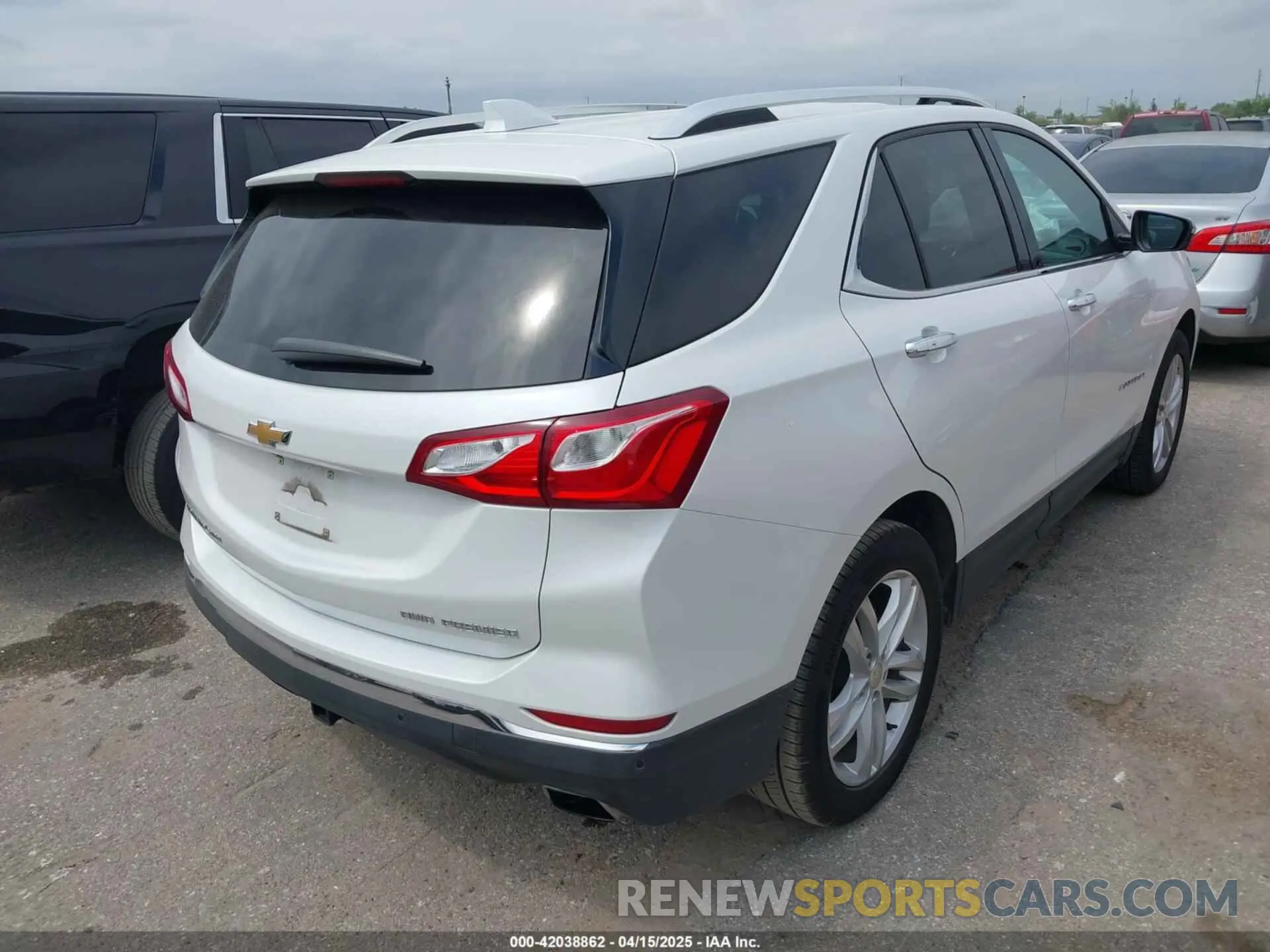 4 Photograph of a damaged car 2GNAXYEX4K6257345 CHEVROLET EQUINOX 2019
