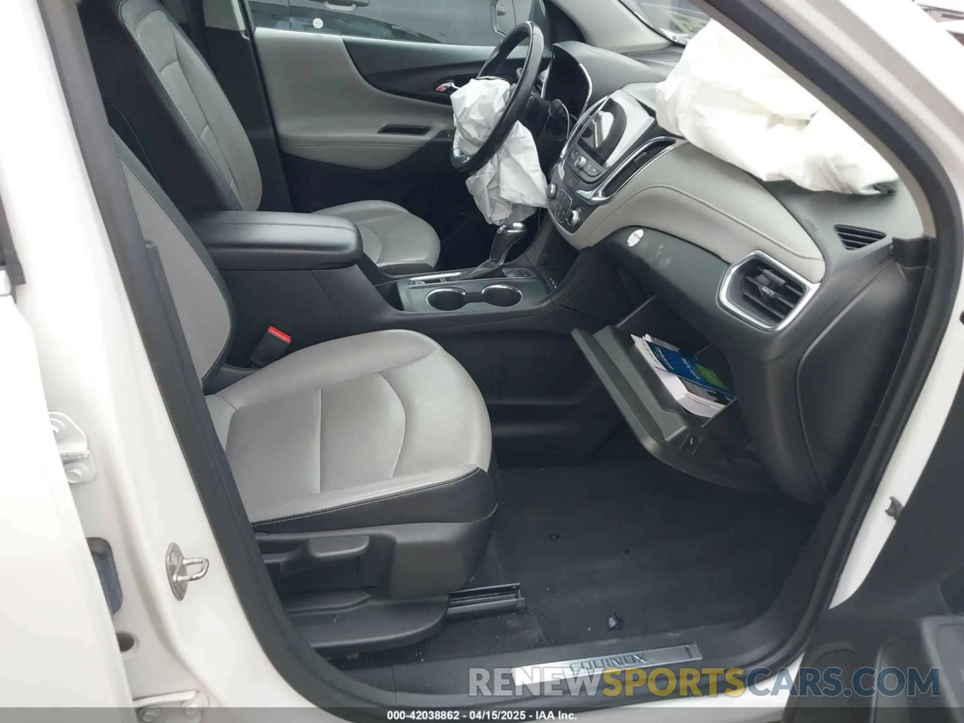 5 Photograph of a damaged car 2GNAXYEX4K6257345 CHEVROLET EQUINOX 2019