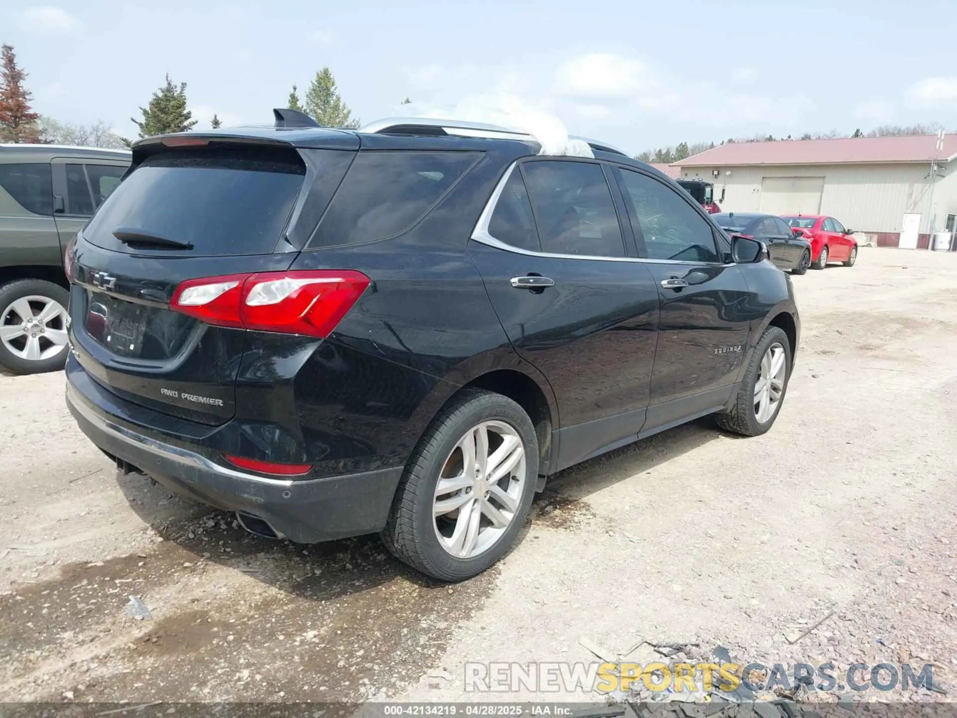4 Photograph of a damaged car 2GNAXYEX5K6143922 CHEVROLET EQUINOX 2019