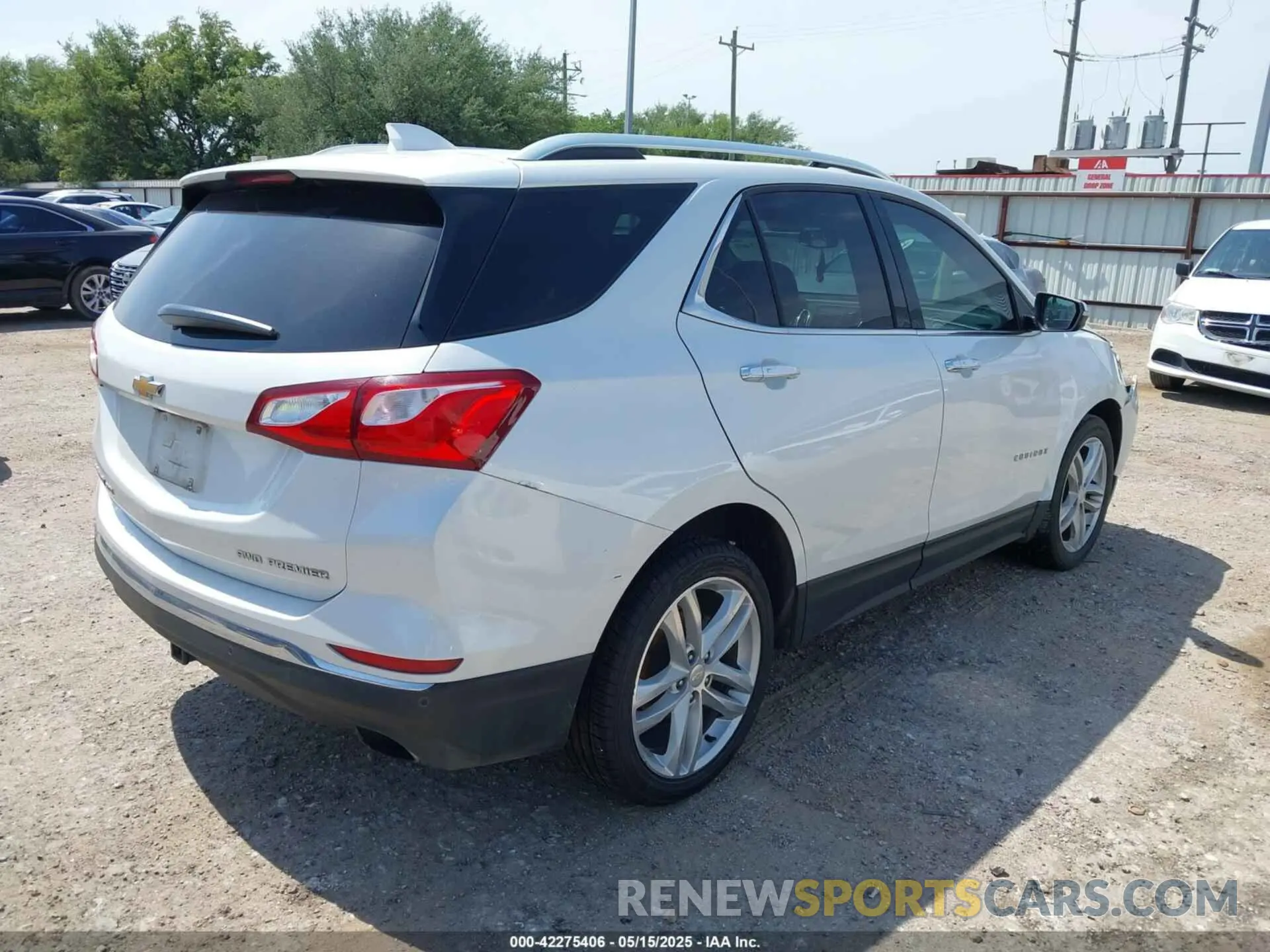 4 Photograph of a damaged car 2GNAXYEX7K6217275 CHEVROLET EQUINOX 2019