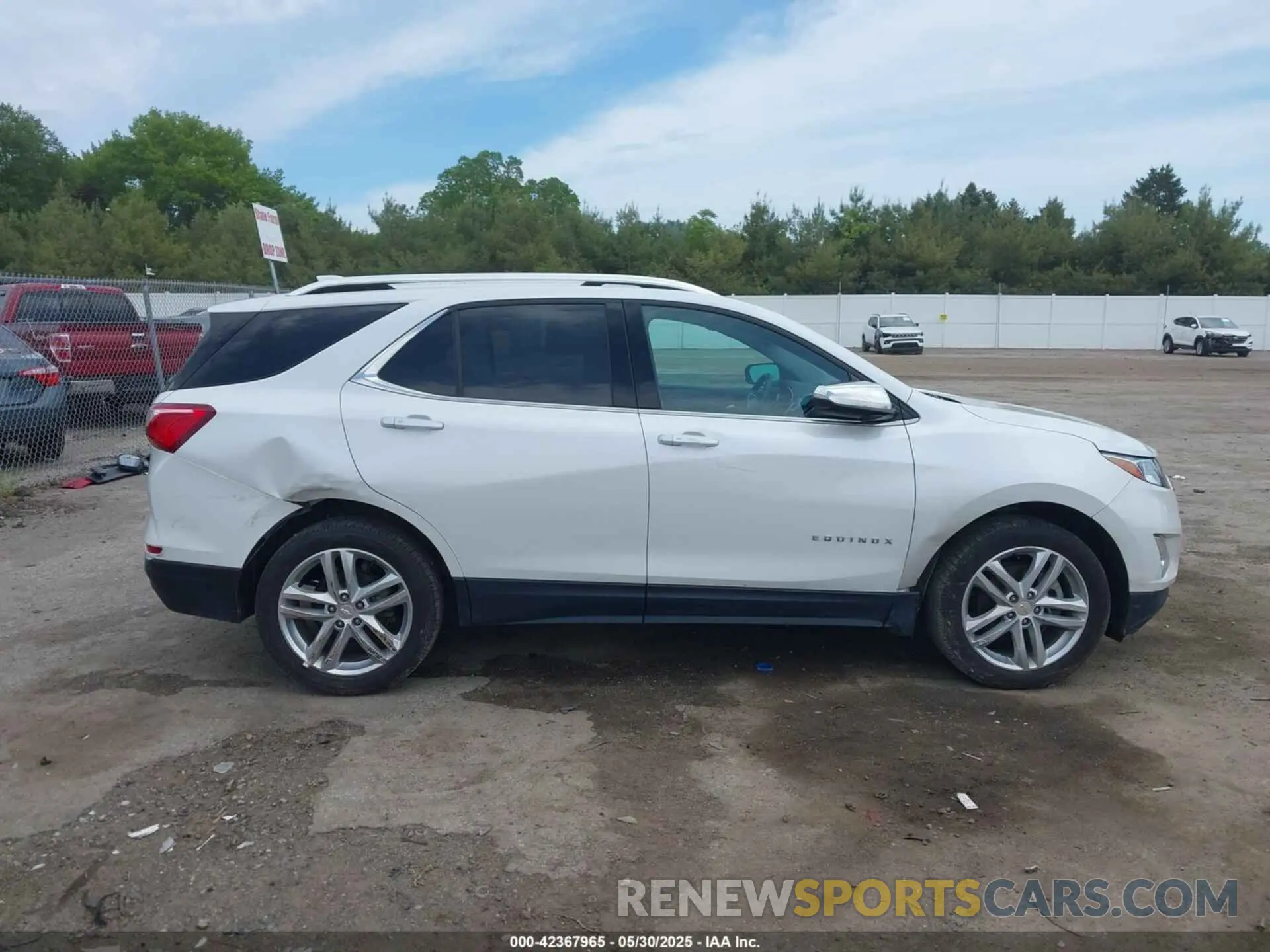 13 Photograph of a damaged car 2GNAXYEX7K6270400 CHEVROLET EQUINOX 2019