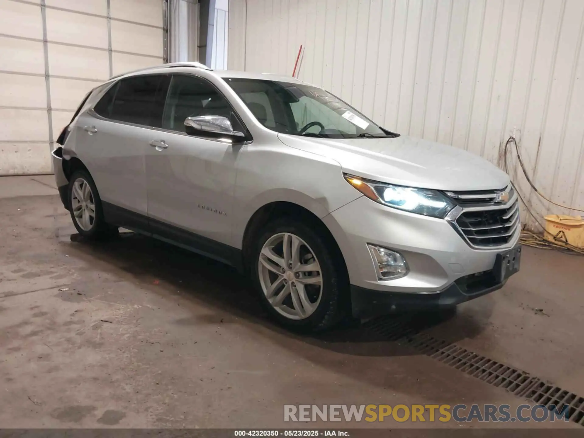 1 Photograph of a damaged car 2GNAXYEX8K6283950 CHEVROLET EQUINOX 2019