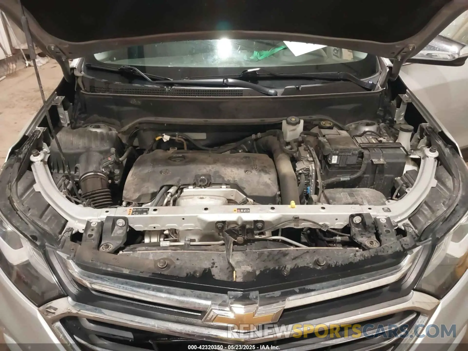 10 Photograph of a damaged car 2GNAXYEX8K6283950 CHEVROLET EQUINOX 2019