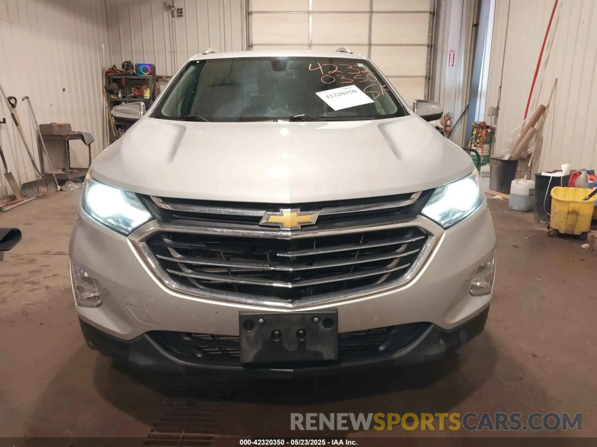 12 Photograph of a damaged car 2GNAXYEX8K6283950 CHEVROLET EQUINOX 2019