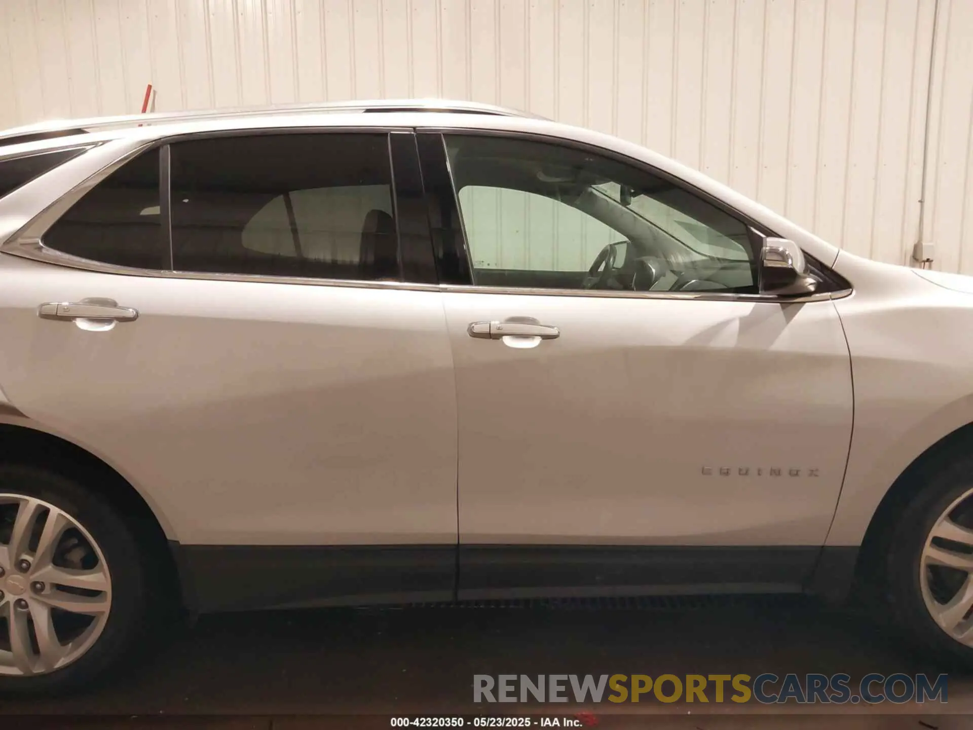 13 Photograph of a damaged car 2GNAXYEX8K6283950 CHEVROLET EQUINOX 2019