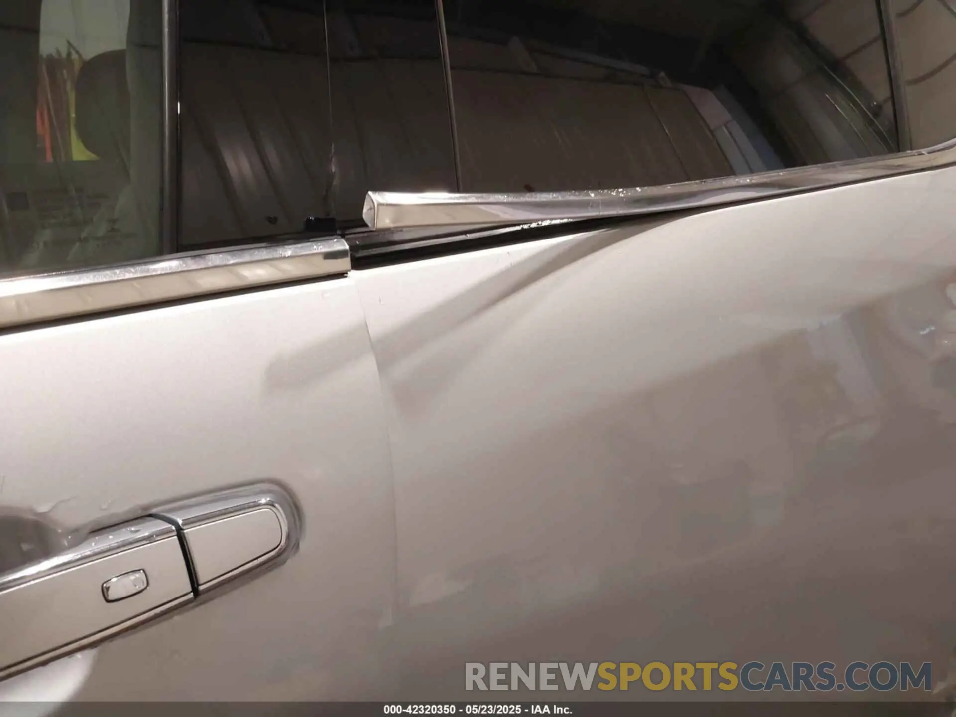 19 Photograph of a damaged car 2GNAXYEX8K6283950 CHEVROLET EQUINOX 2019