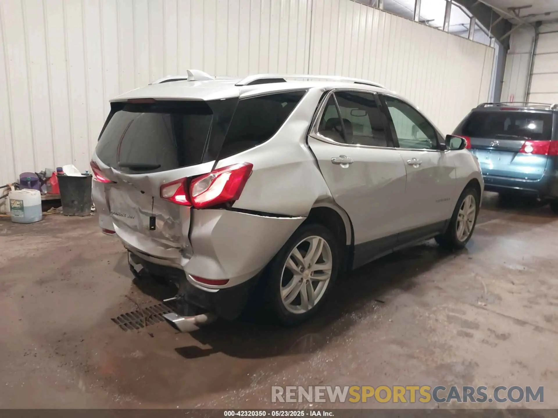 4 Photograph of a damaged car 2GNAXYEX8K6283950 CHEVROLET EQUINOX 2019