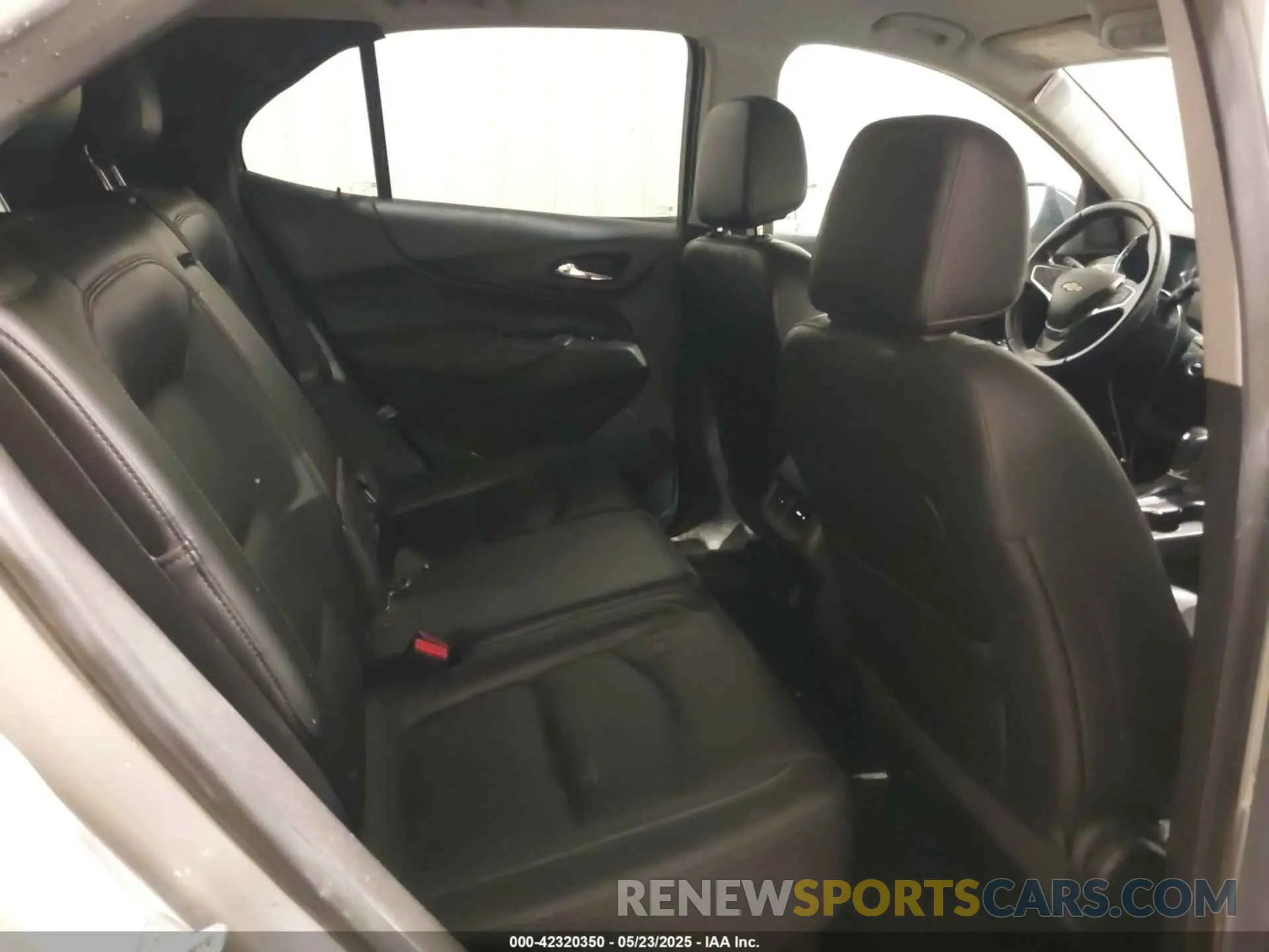 8 Photograph of a damaged car 2GNAXYEX8K6283950 CHEVROLET EQUINOX 2019