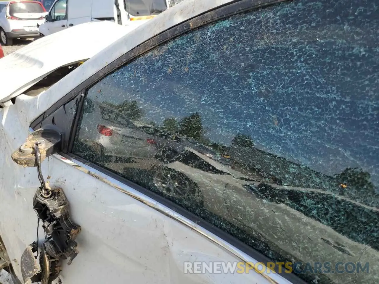 8 Photograph of a damaged car 2GNAXYEX8K6293880 CHEVROLET EQUINOX 2019