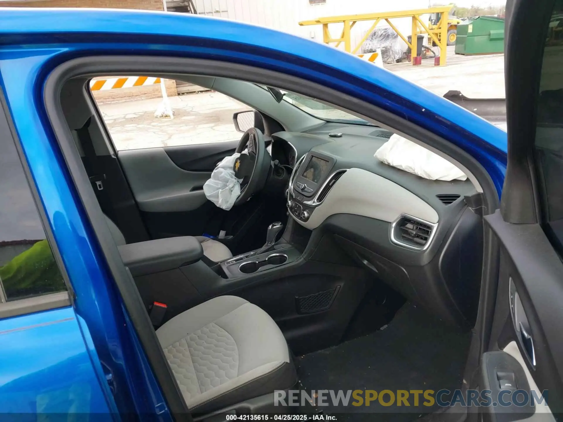 5 Photograph of a damaged car 3GNAXHEV0KS513304 CHEVROLET EQUINOX 2019