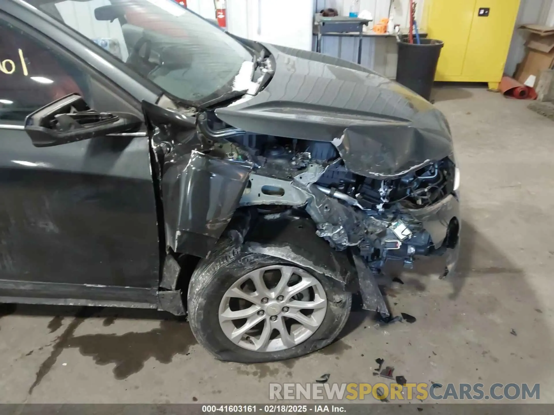 18 Photograph of a damaged car 3GNAXHEV0KS634690 CHEVROLET EQUINOX 2019