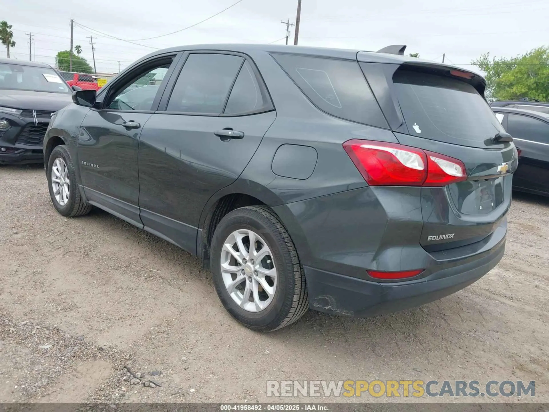 3 Photograph of a damaged car 3GNAXHEV1KS630874 CHEVROLET EQUINOX 2019