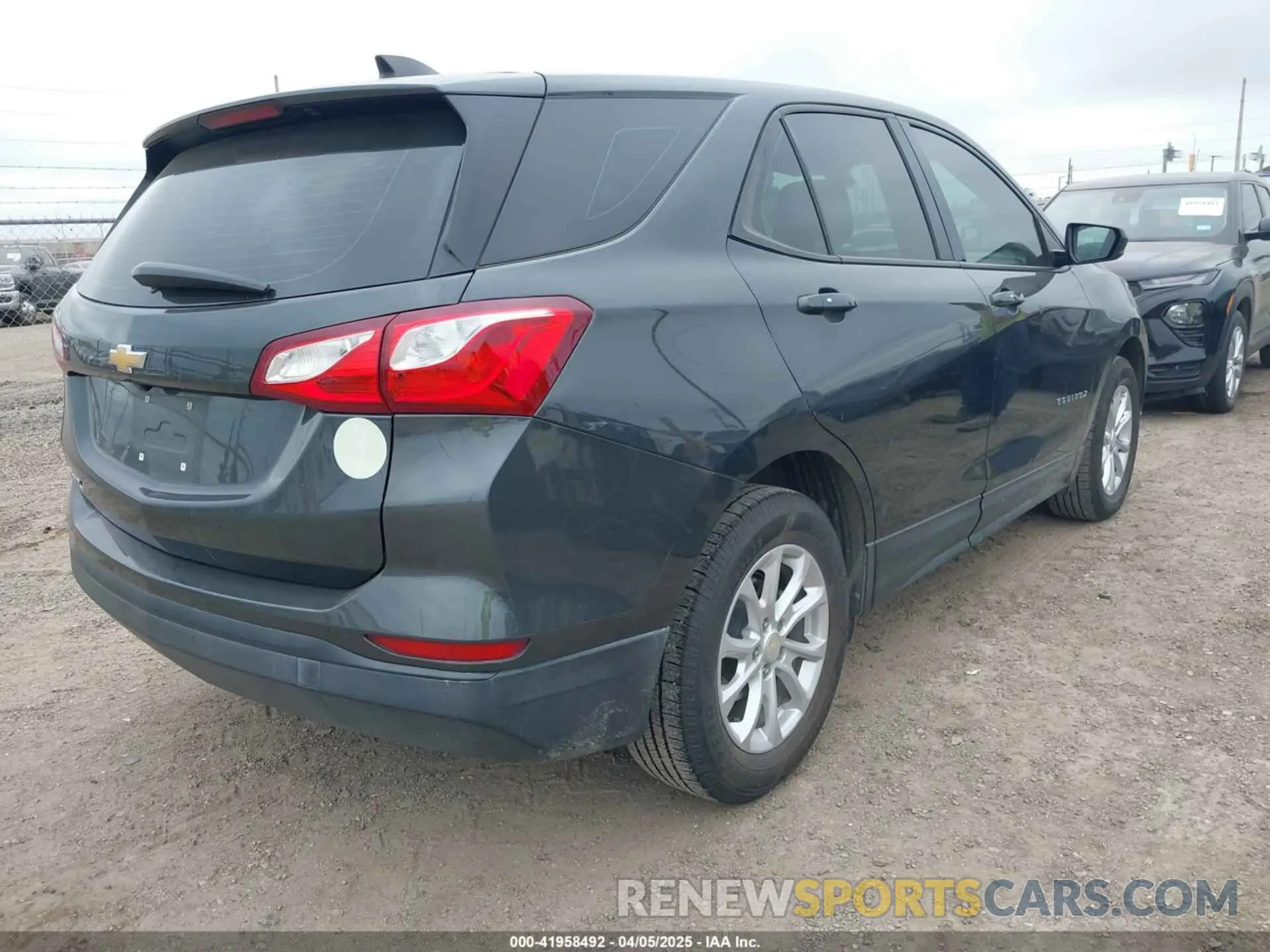 4 Photograph of a damaged car 3GNAXHEV1KS630874 CHEVROLET EQUINOX 2019