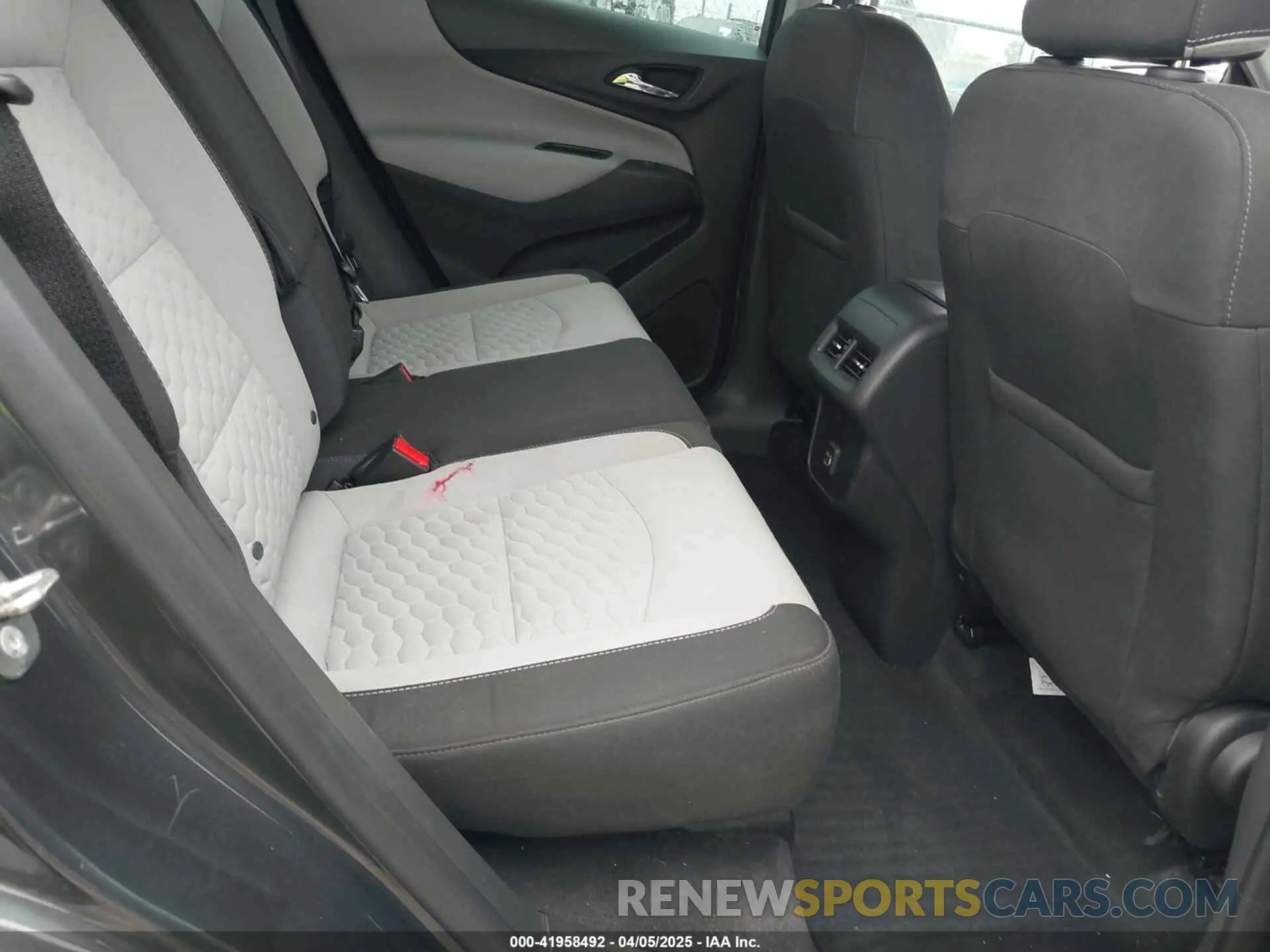 8 Photograph of a damaged car 3GNAXHEV1KS630874 CHEVROLET EQUINOX 2019
