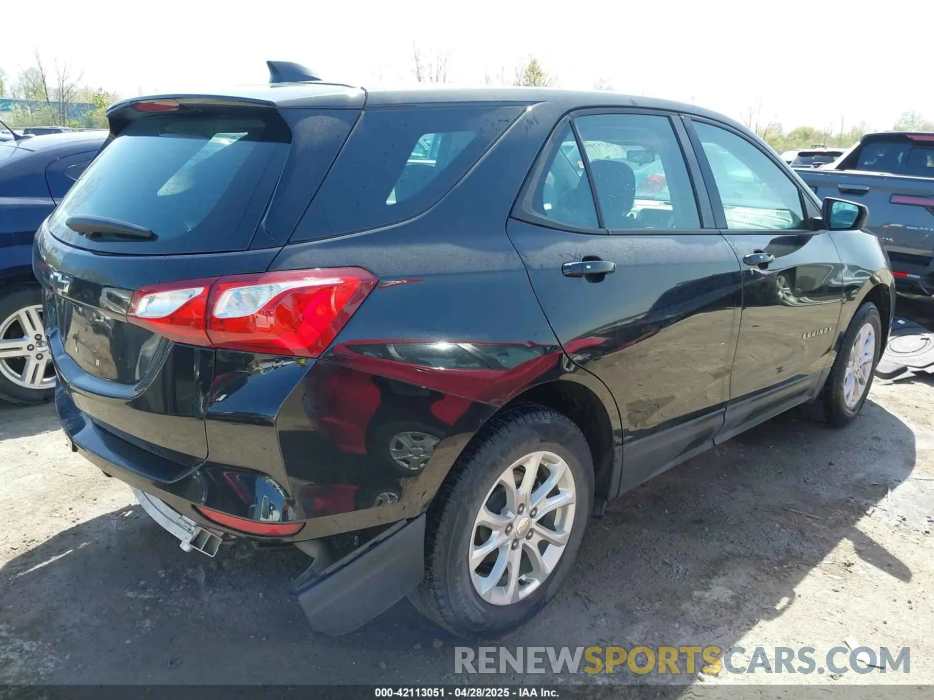 4 Photograph of a damaged car 3GNAXHEV2KL134556 CHEVROLET EQUINOX 2019