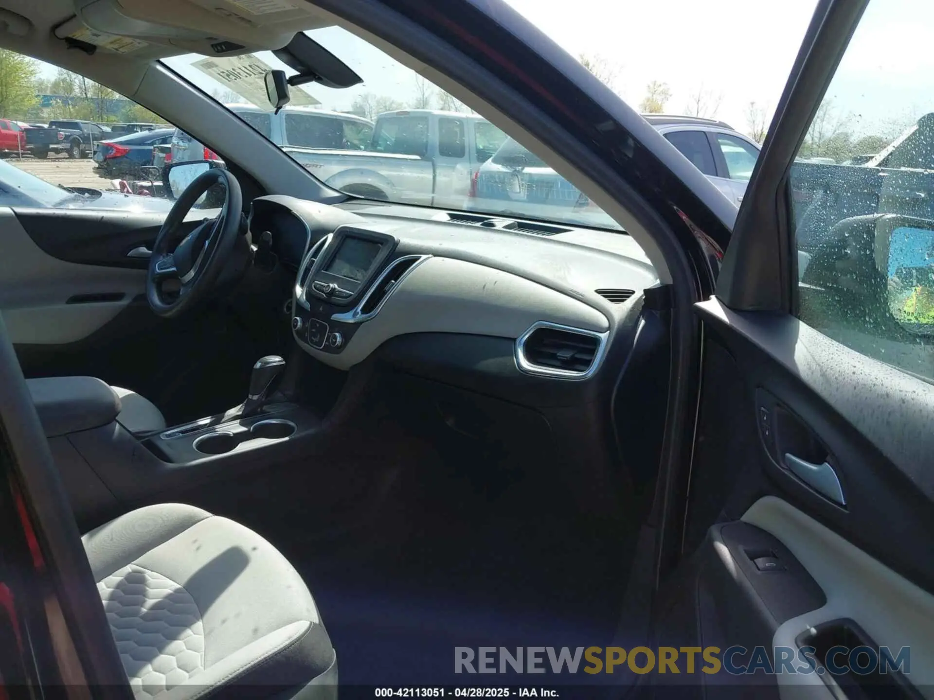 5 Photograph of a damaged car 3GNAXHEV2KL134556 CHEVROLET EQUINOX 2019