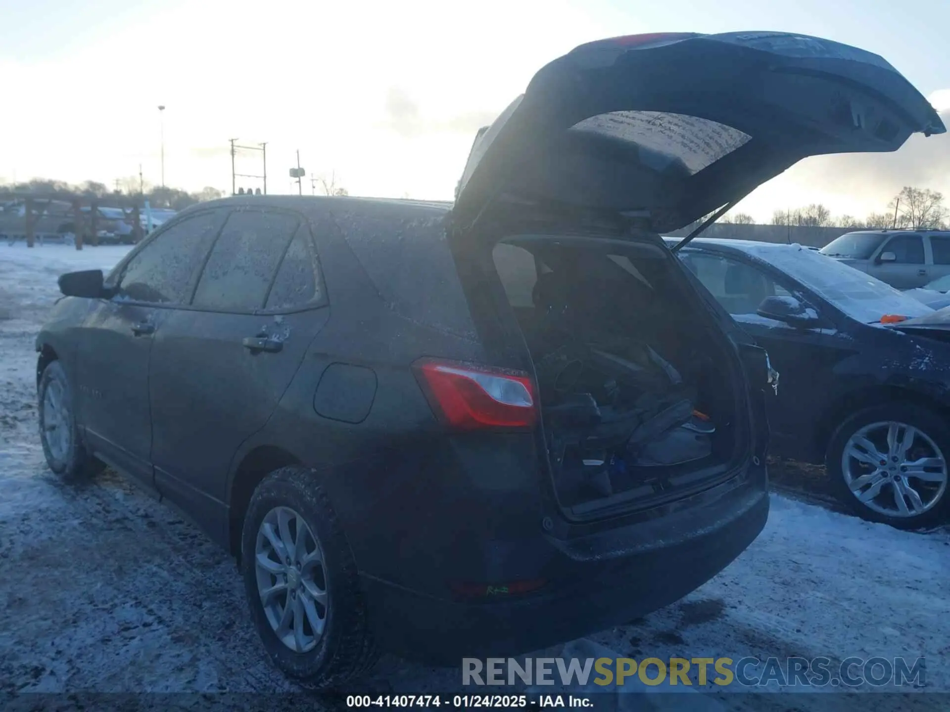 3 Photograph of a damaged car 3GNAXHEV2KL223849 CHEVROLET EQUINOX 2019