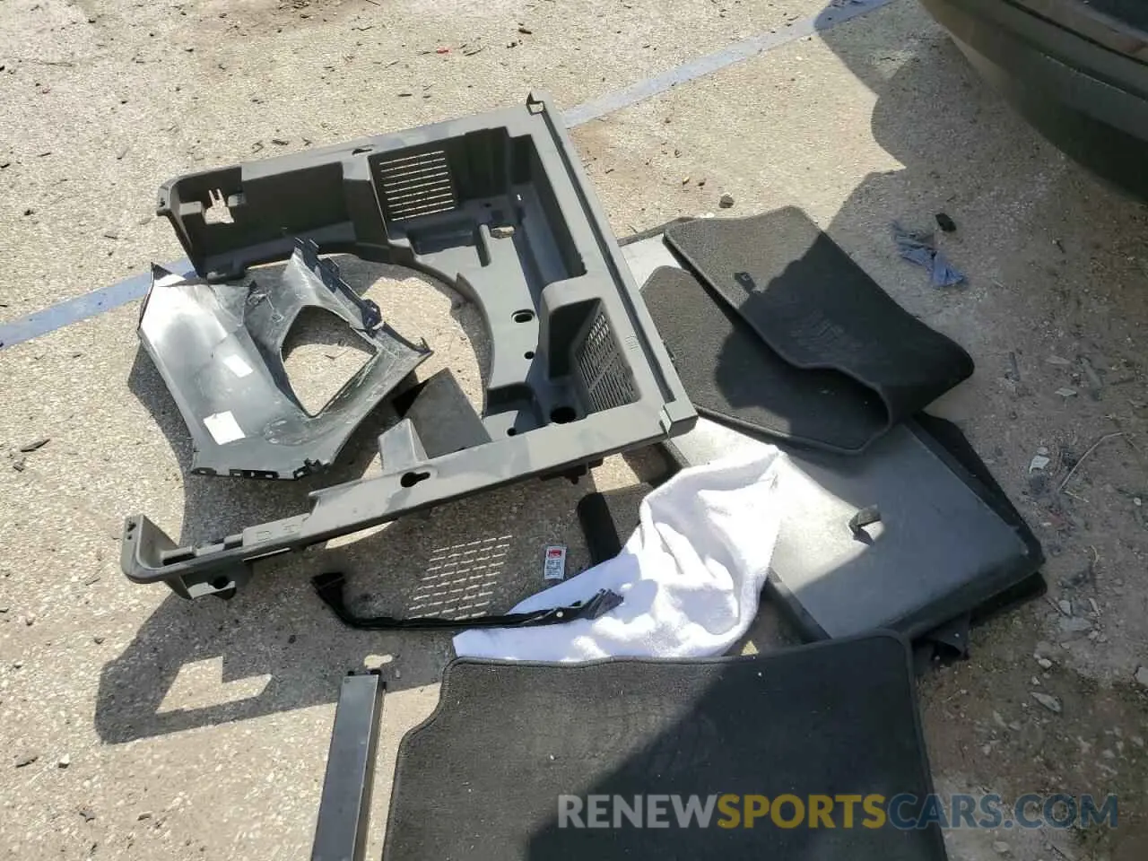 13 Photograph of a damaged car 3GNAXHEV2KL296025 CHEVROLET EQUINOX 2019