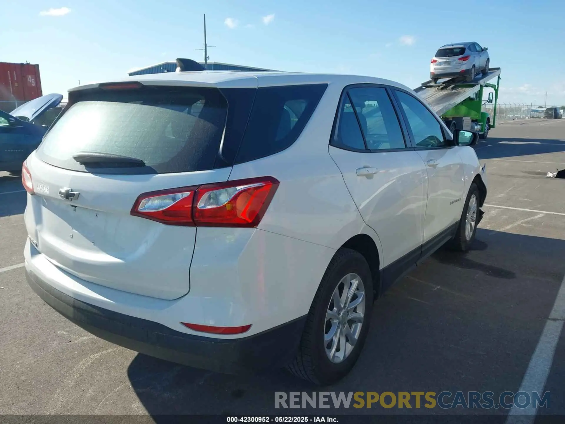 4 Photograph of a damaged car 3GNAXHEV2KS562553 CHEVROLET EQUINOX 2019