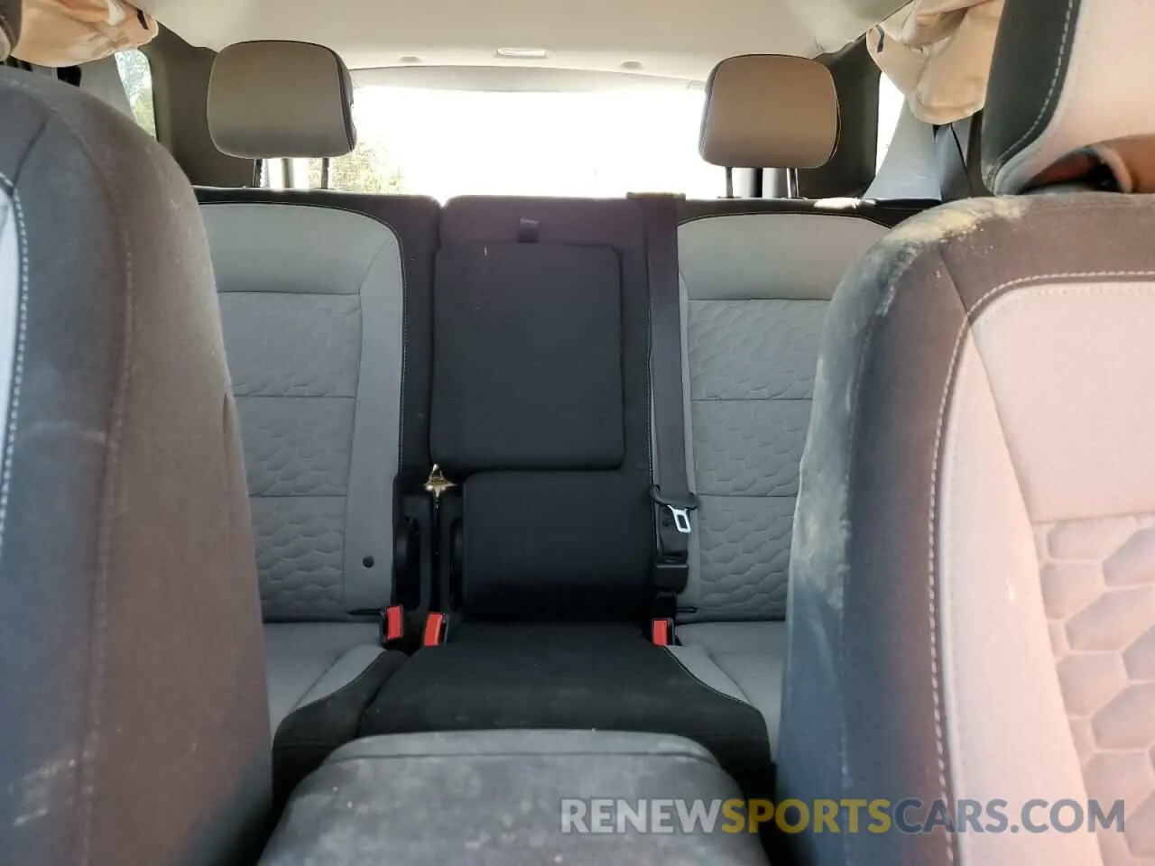 10 Photograph of a damaged car 3GNAXHEV3KL400232 CHEVROLET EQUINOX 2019