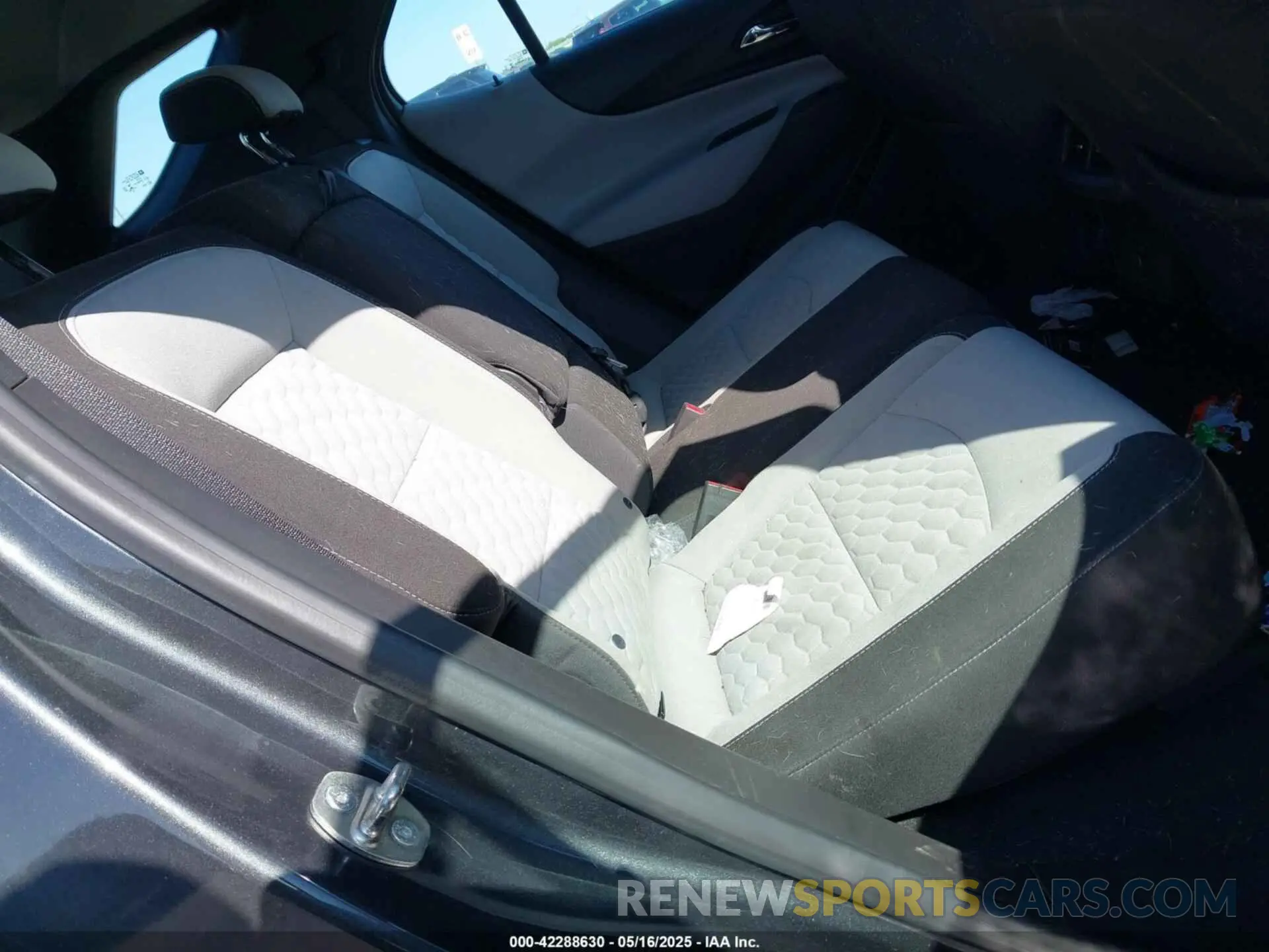 8 Photograph of a damaged car 3GNAXHEV3KS522854 CHEVROLET EQUINOX 2019