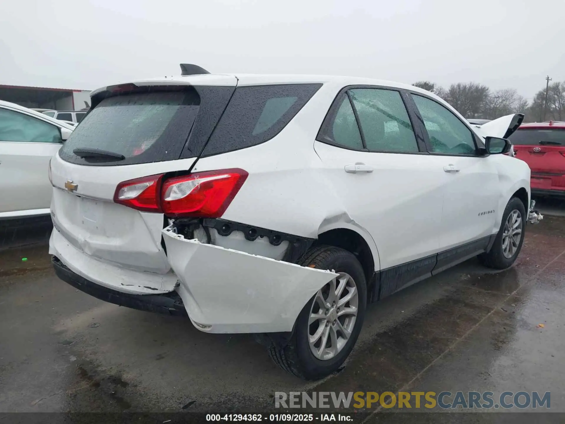 4 Photograph of a damaged car 3GNAXHEV3KS581645 CHEVROLET EQUINOX 2019