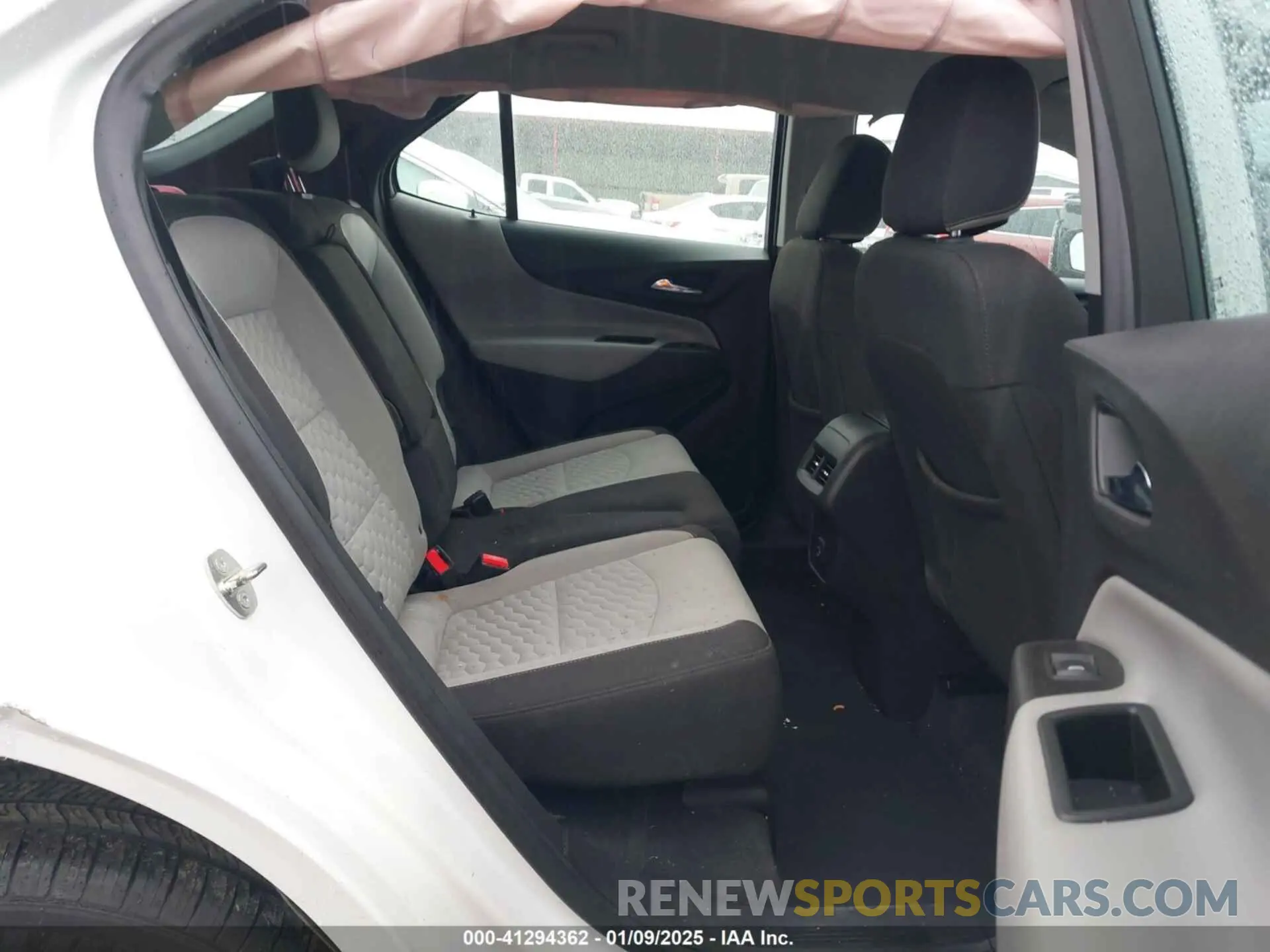 8 Photograph of a damaged car 3GNAXHEV3KS581645 CHEVROLET EQUINOX 2019