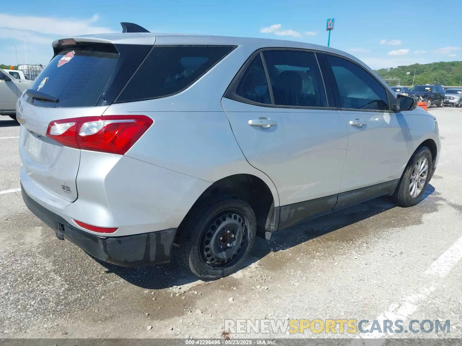 4 Photograph of a damaged car 3GNAXHEV3KS626499 CHEVROLET EQUINOX 2019