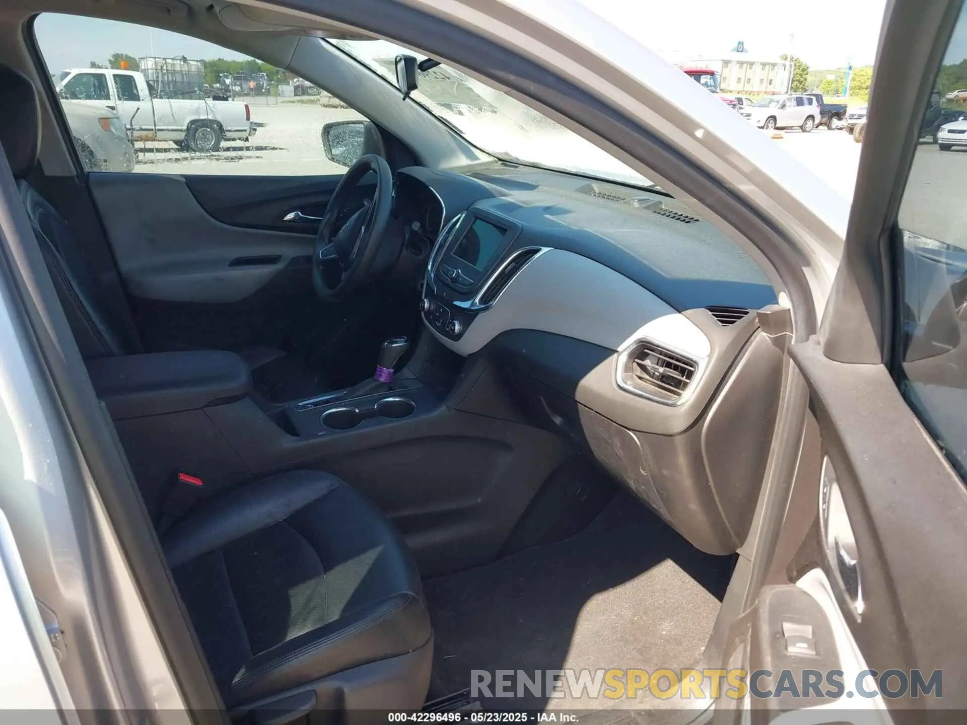 5 Photograph of a damaged car 3GNAXHEV3KS626499 CHEVROLET EQUINOX 2019