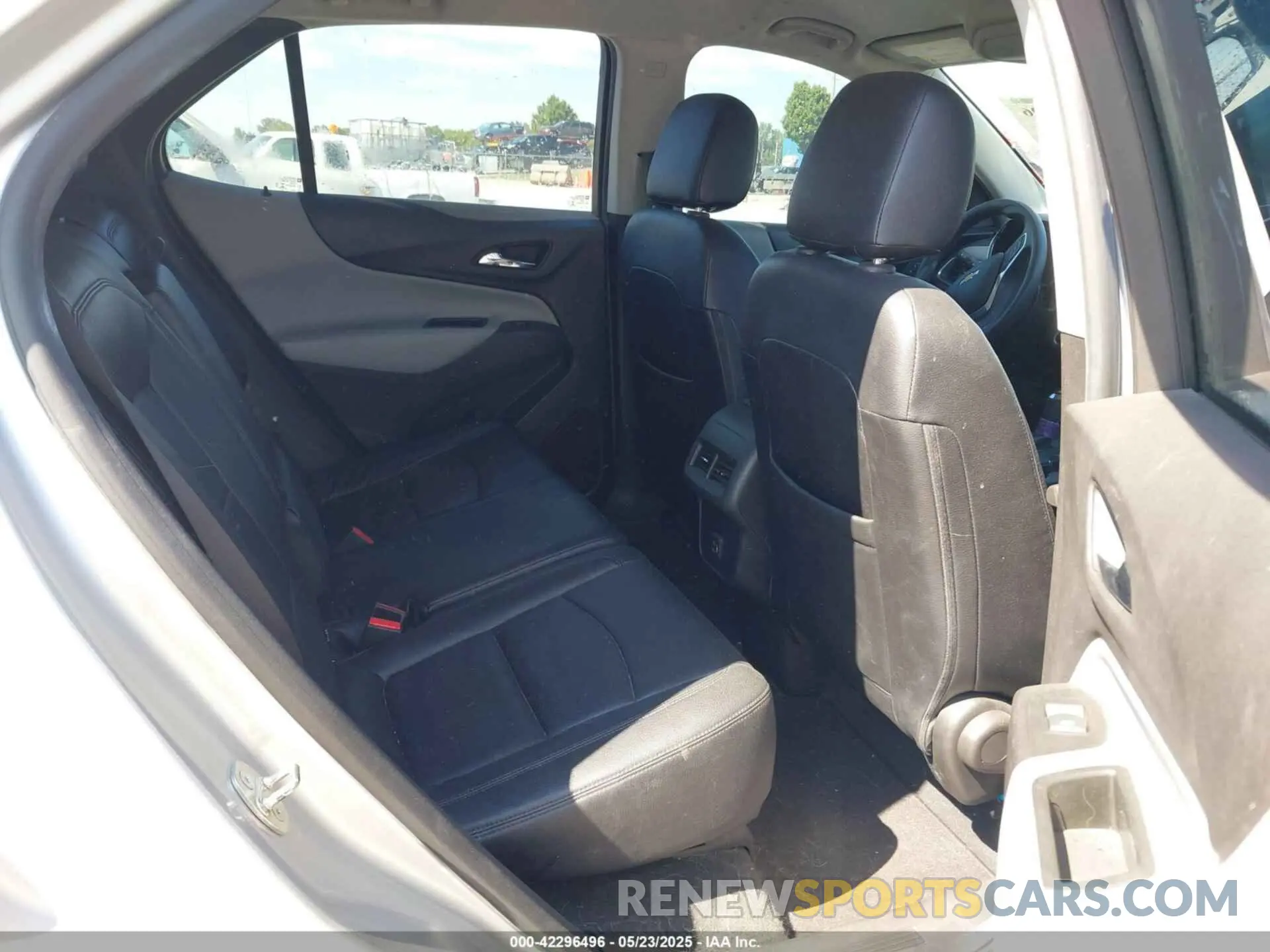 8 Photograph of a damaged car 3GNAXHEV3KS626499 CHEVROLET EQUINOX 2019