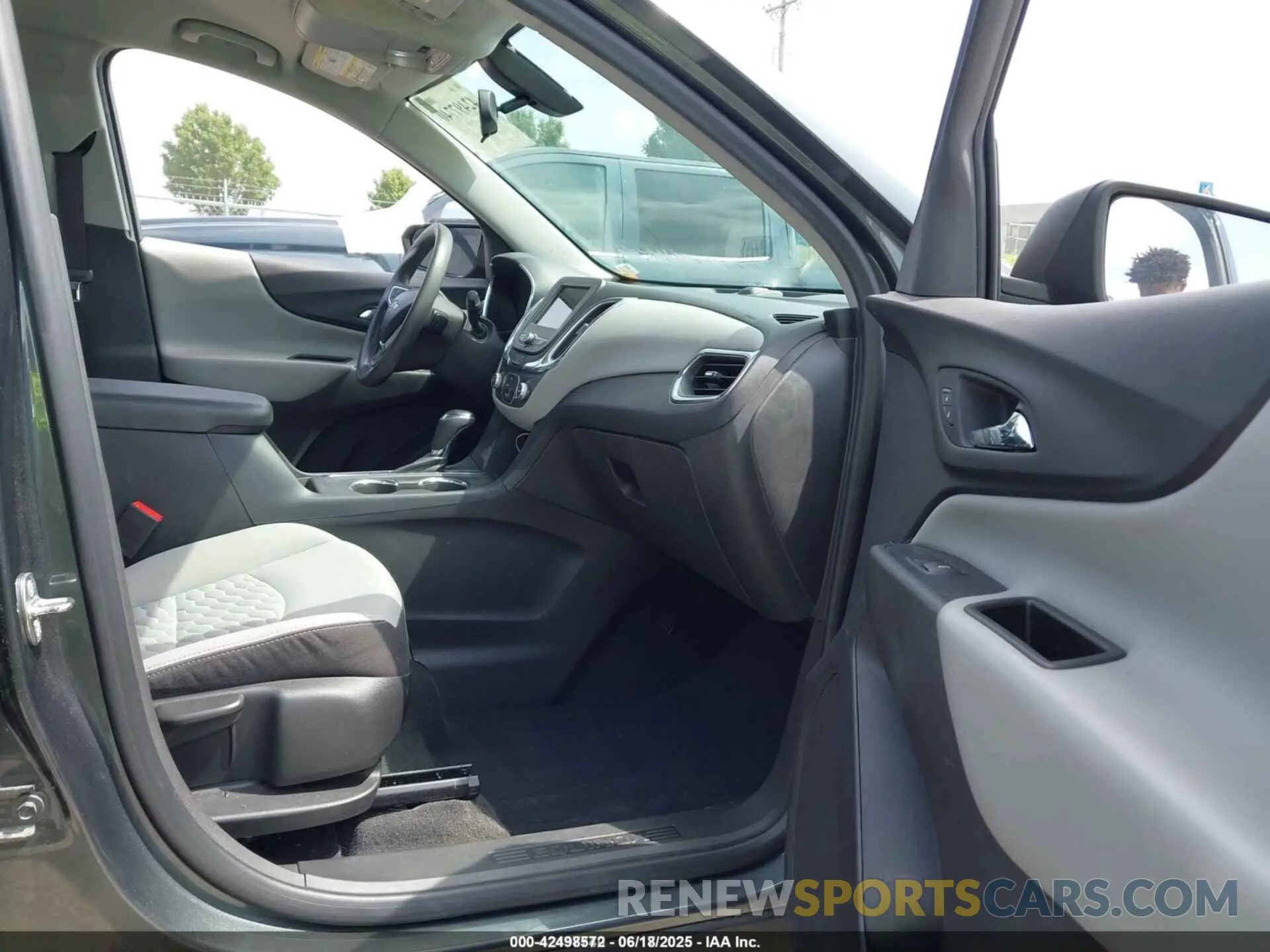 5 Photograph of a damaged car 3GNAXHEV3KS672205 CHEVROLET EQUINOX 2019