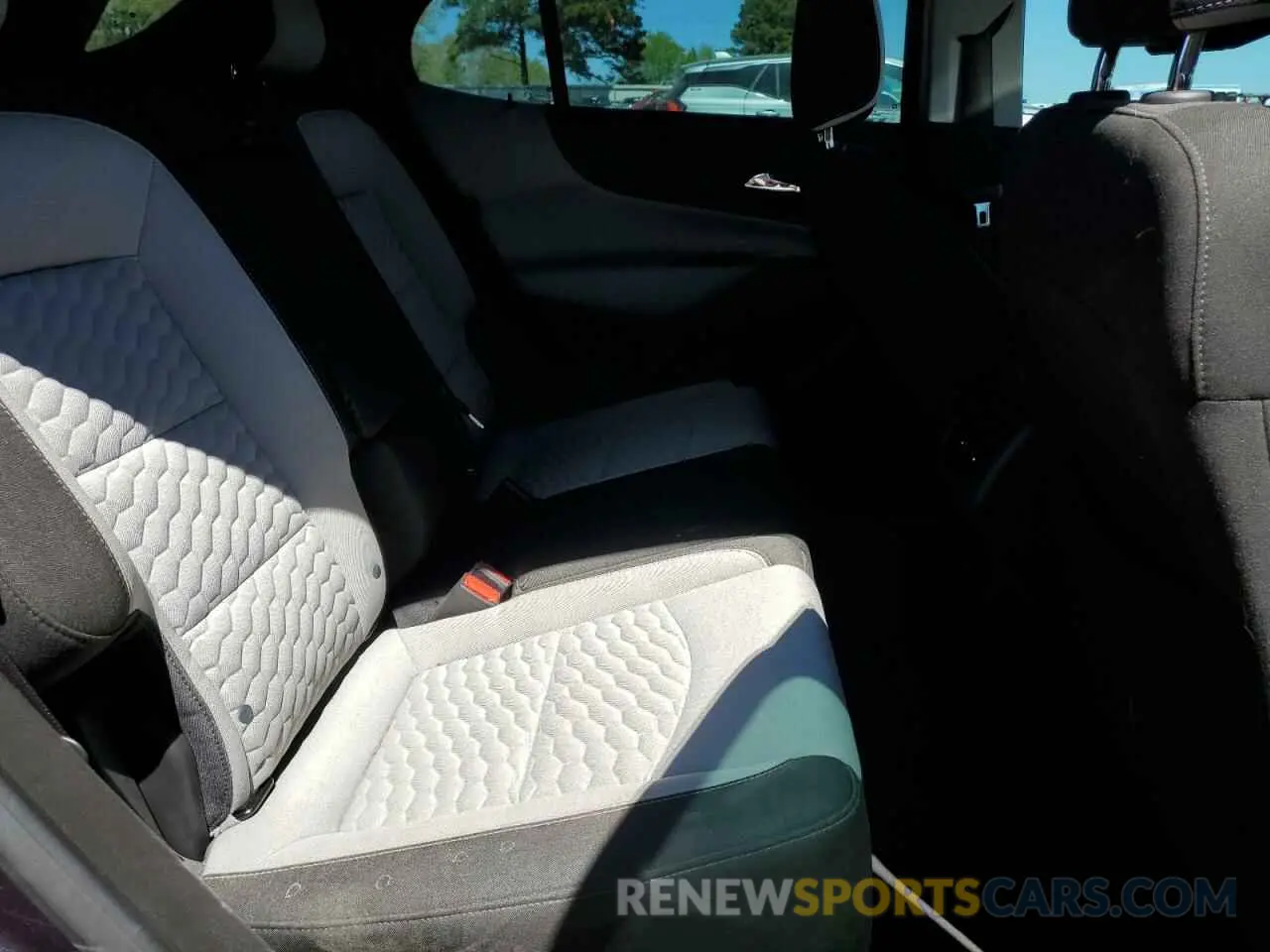 11 Photograph of a damaged car 3GNAXHEV4KL104720 CHEVROLET EQUINOX 2019