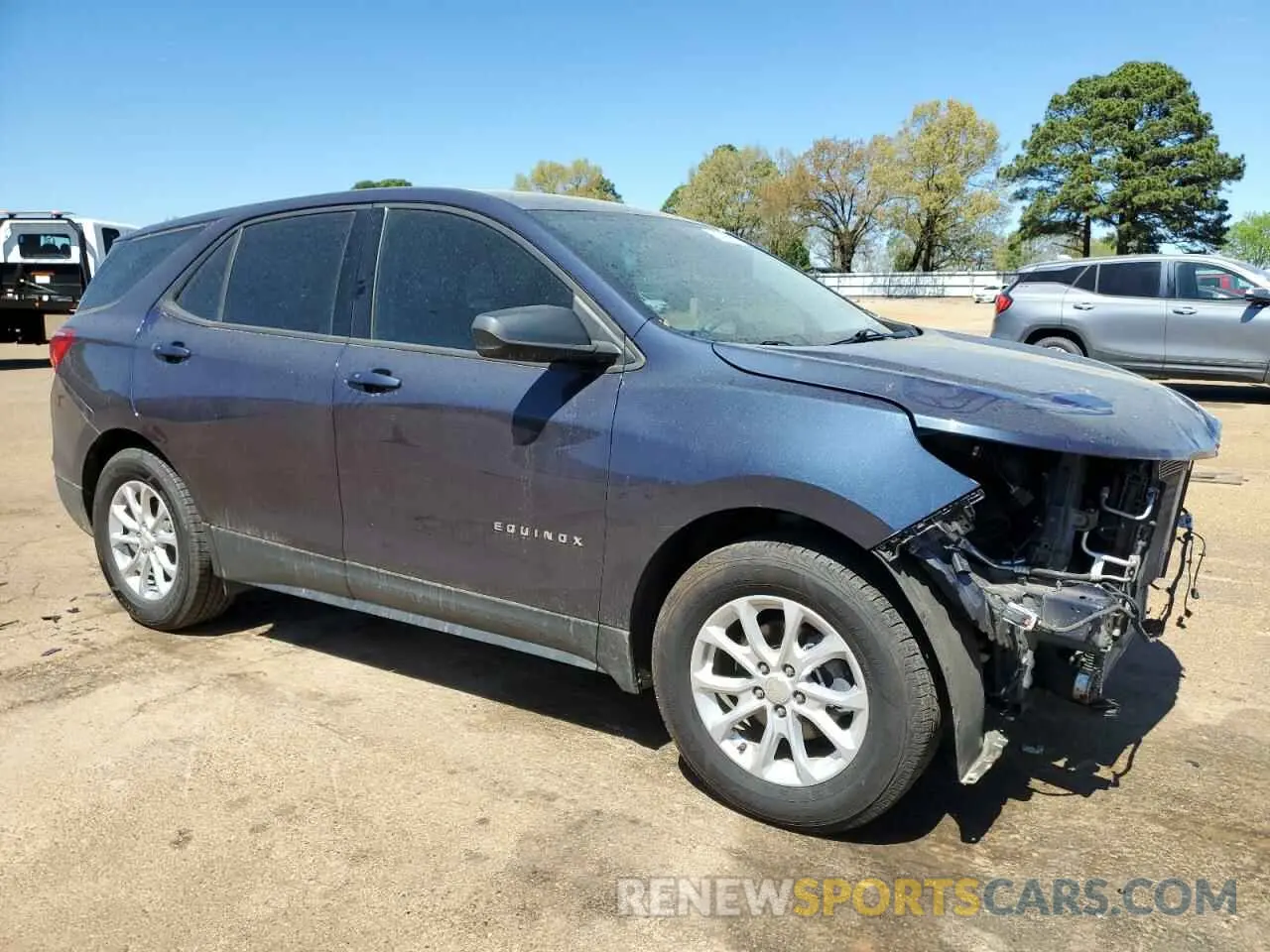 4 Photograph of a damaged car 3GNAXHEV4KL104720 CHEVROLET EQUINOX 2019