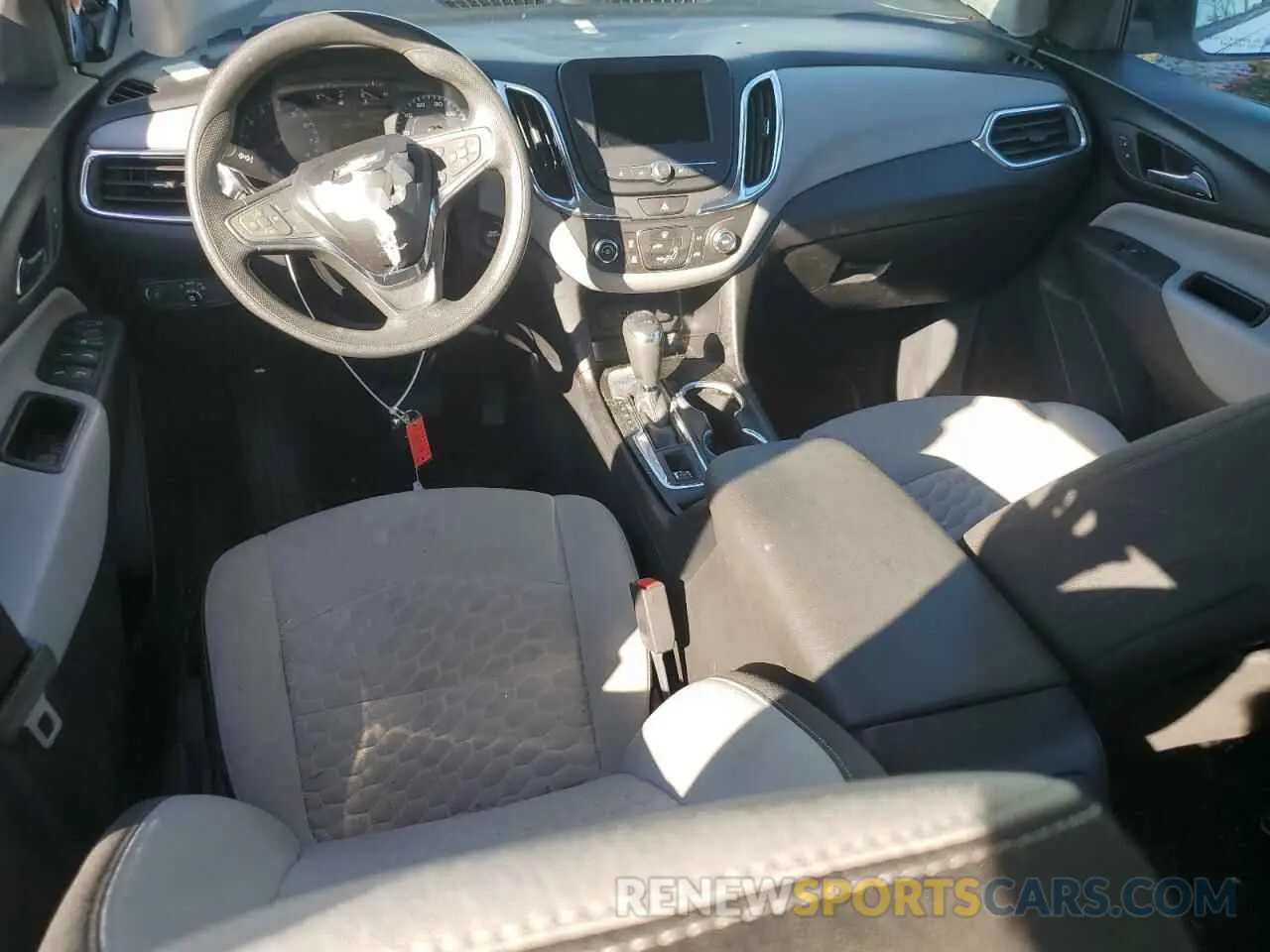 8 Photograph of a damaged car 3GNAXHEV4KL206874 CHEVROLET EQUINOX 2019