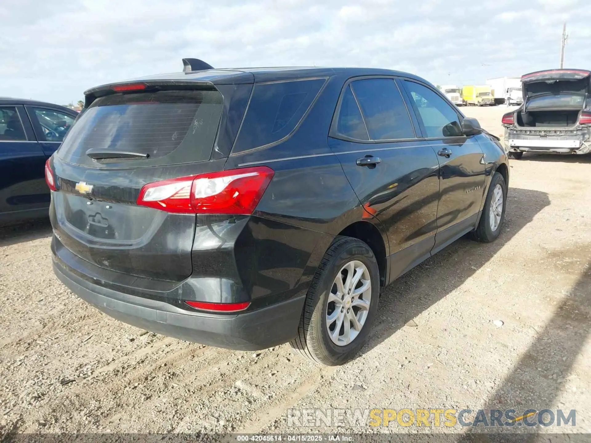 4 Photograph of a damaged car 3GNAXHEV4KL320440 CHEVROLET EQUINOX 2019